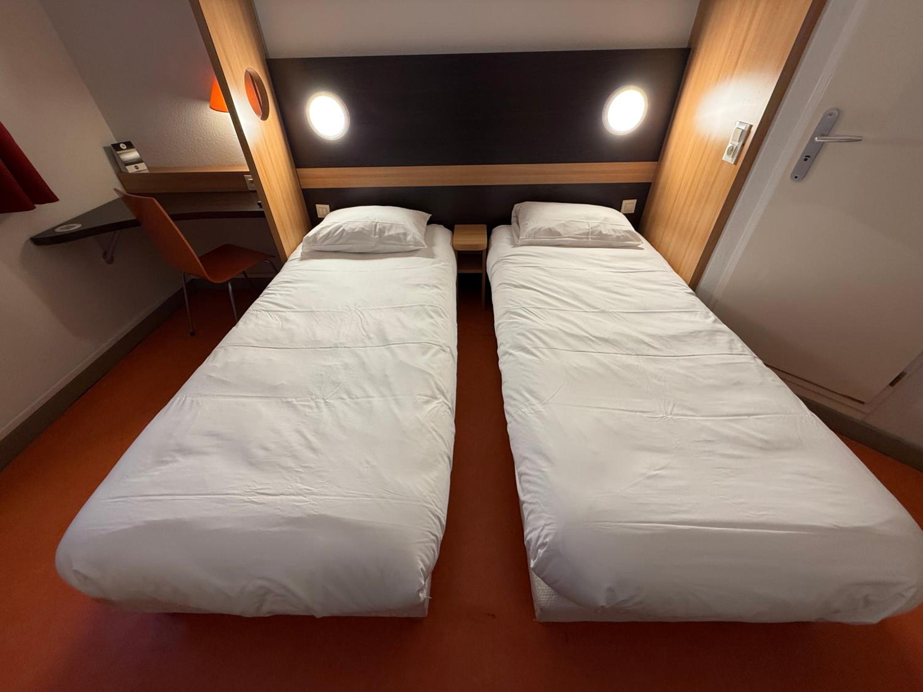 Twin Room - Photo 4