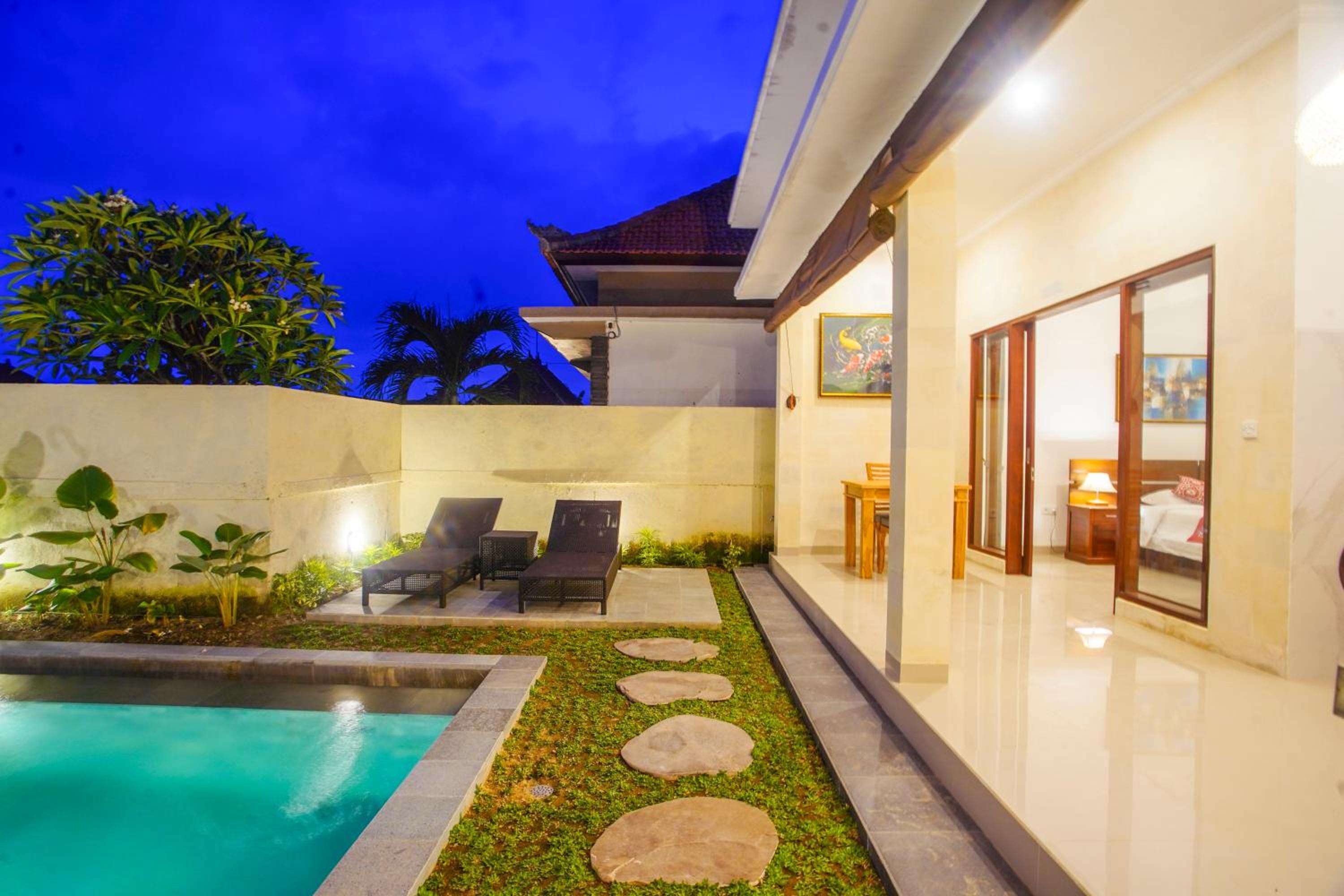Villa with Private Pool - Photo 2