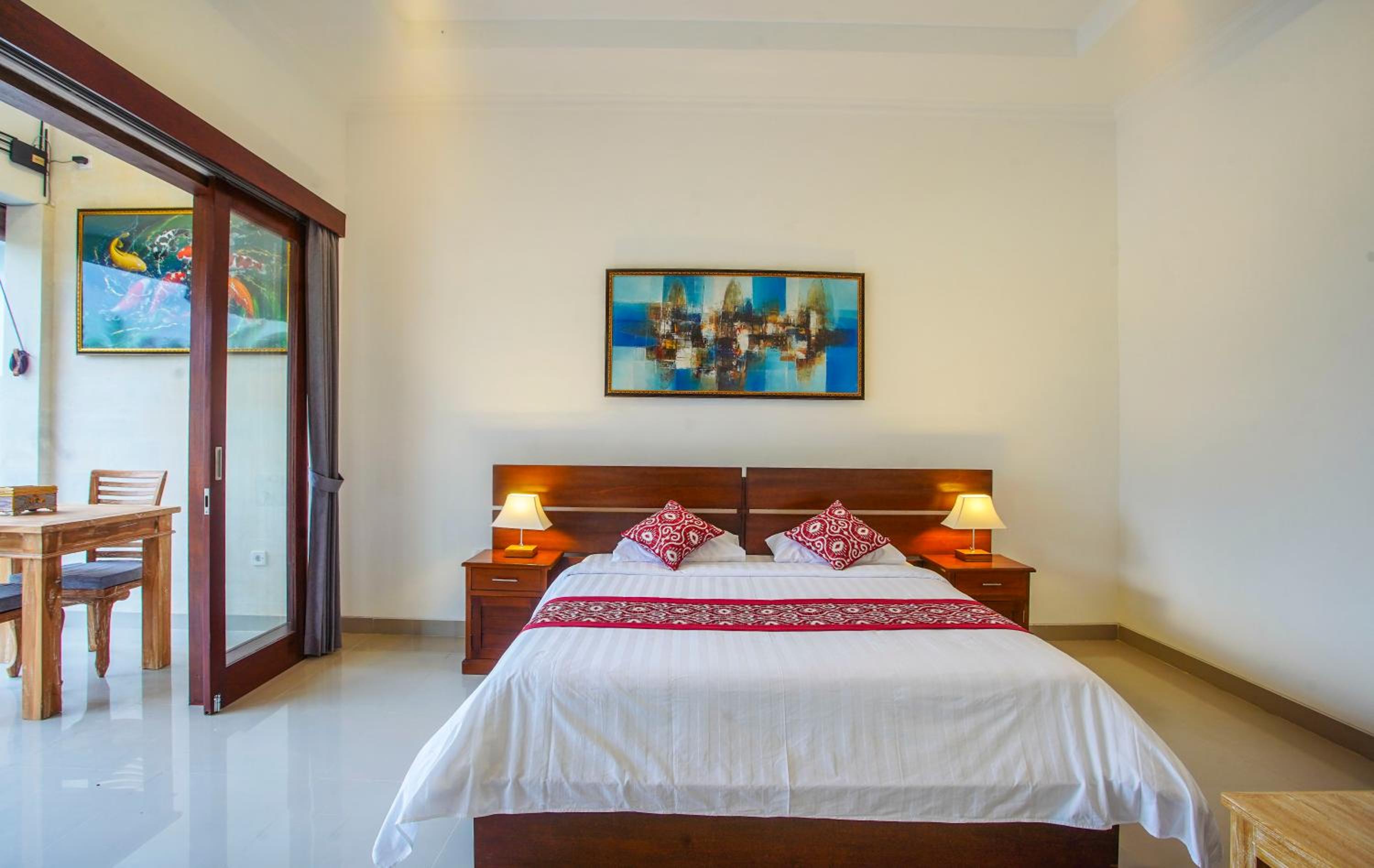 Villa with Private Pool - Photo 8
