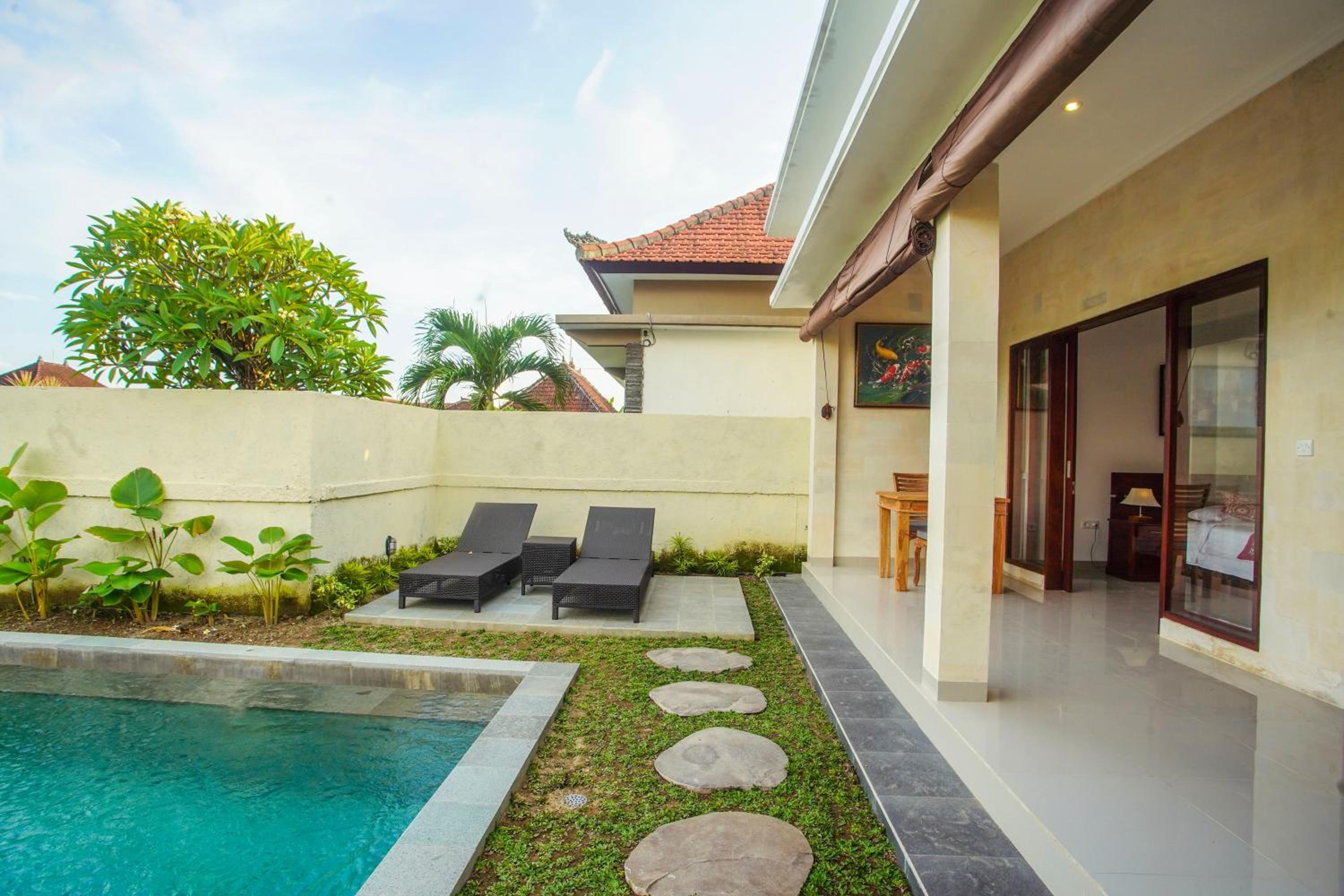 Villa with Private Pool - Photo 11