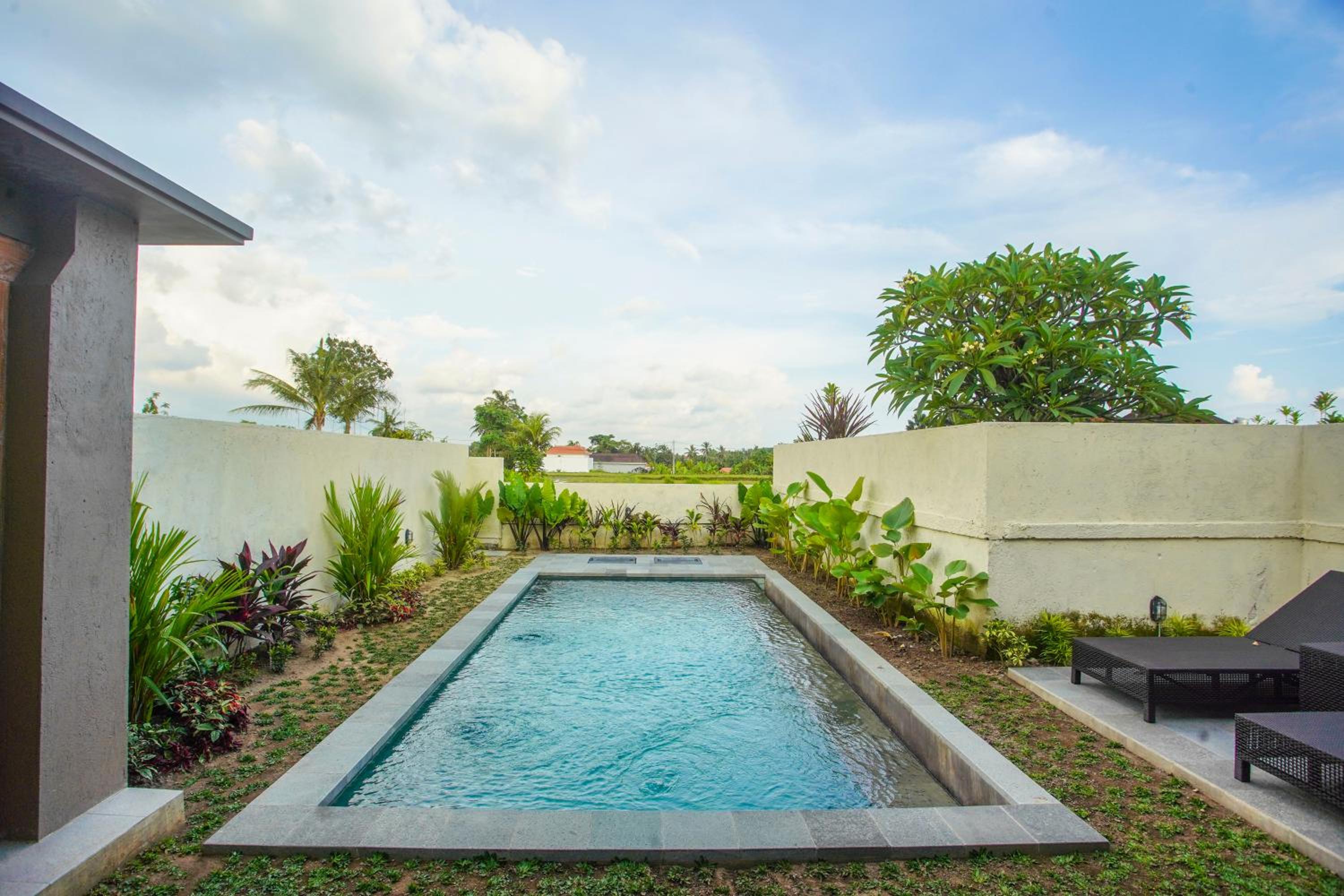 Villa with Private Pool - Photo 12