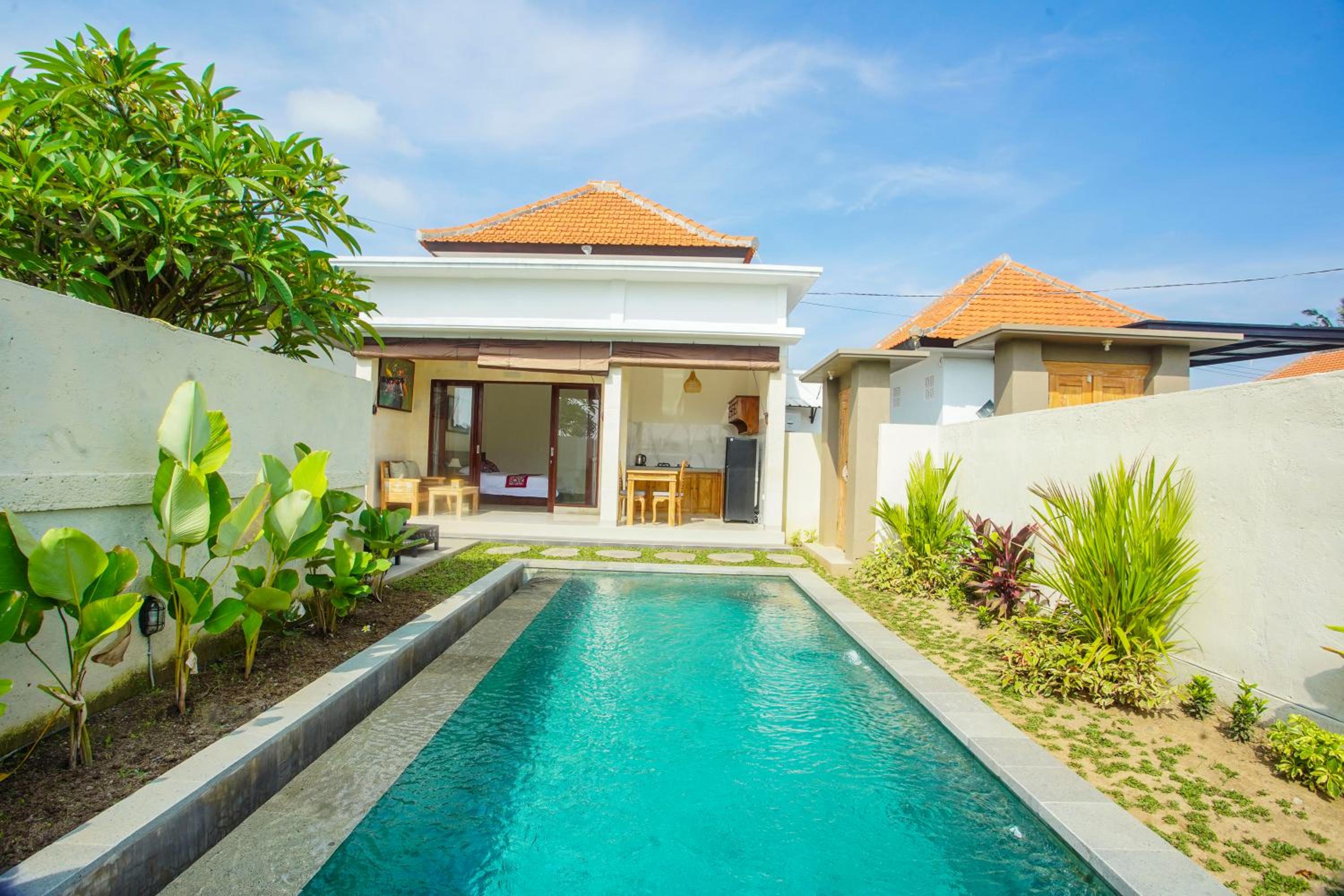 Villa with Private Pool - Photo 32