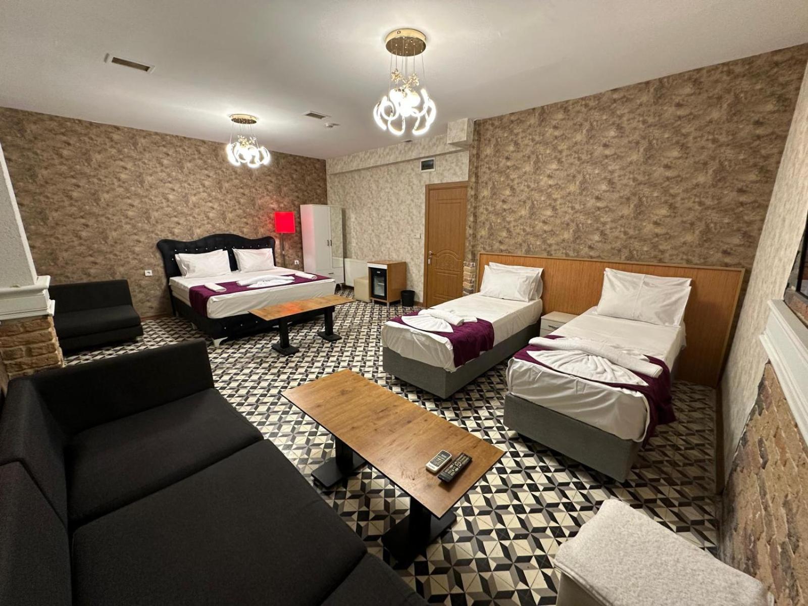 Deluxe Family Room photo 2