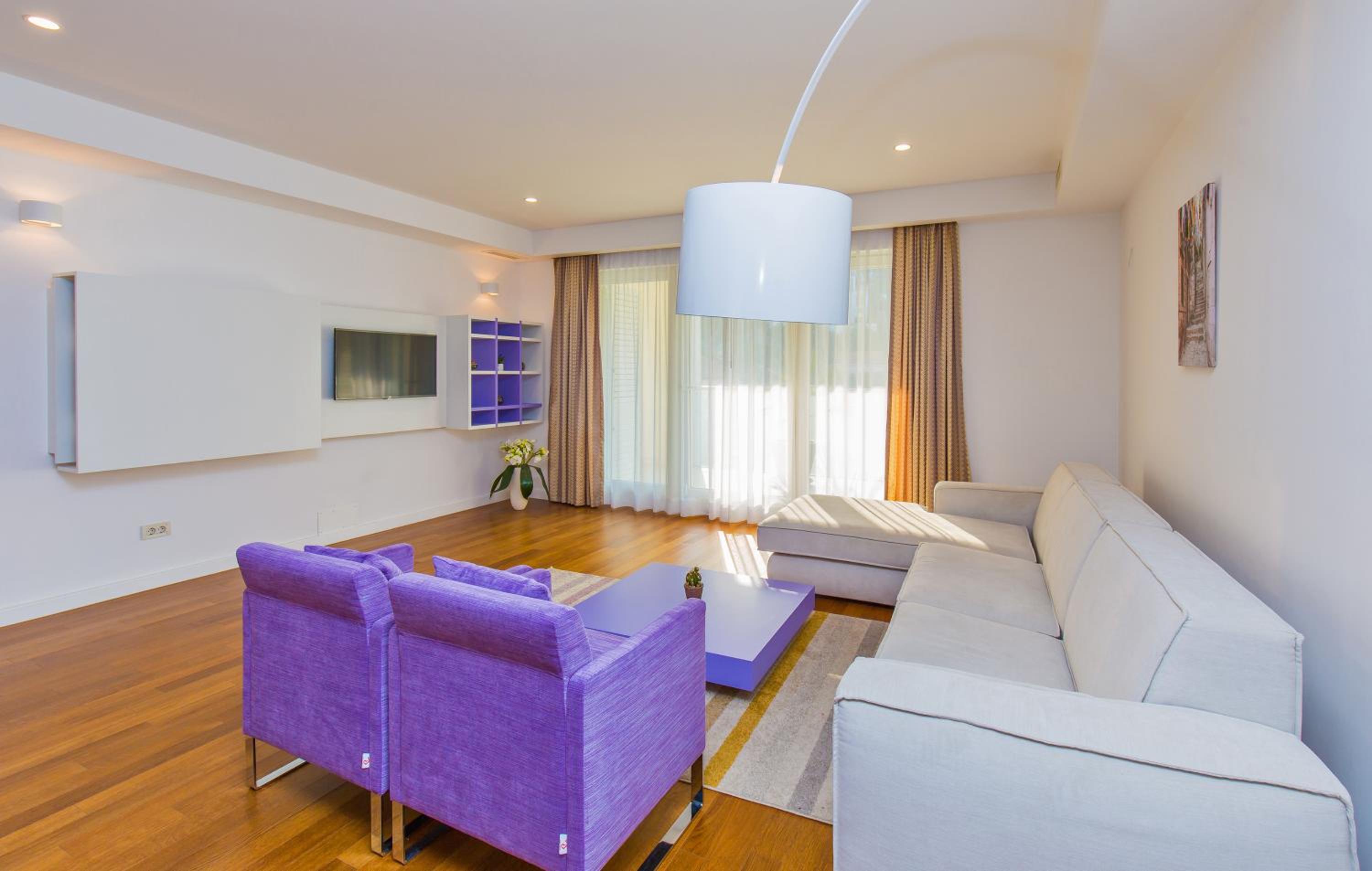 Deluxe-Drei-Zimmer-Wohnung mit Terrasse und teilweisem Meerblick