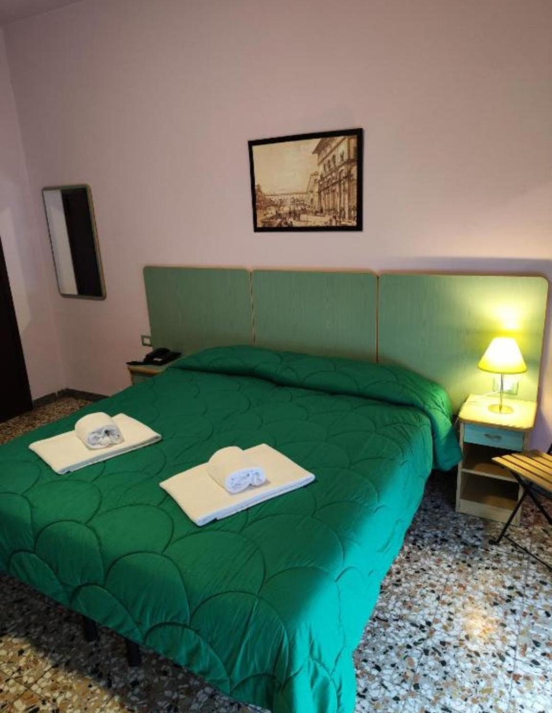 Double or Twin Room - Photo 4