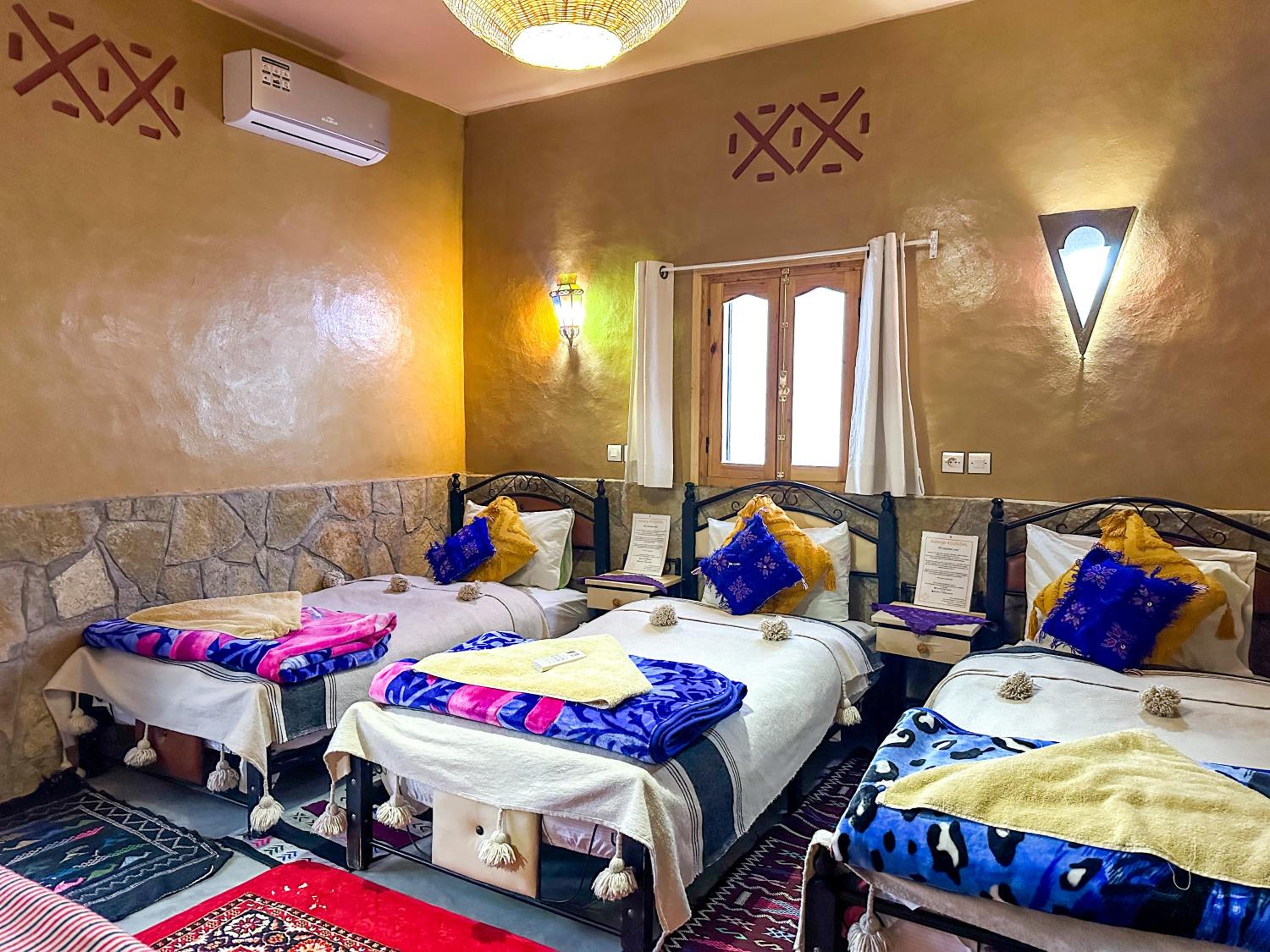 Triple Room with Private Bathroom - Photo 3