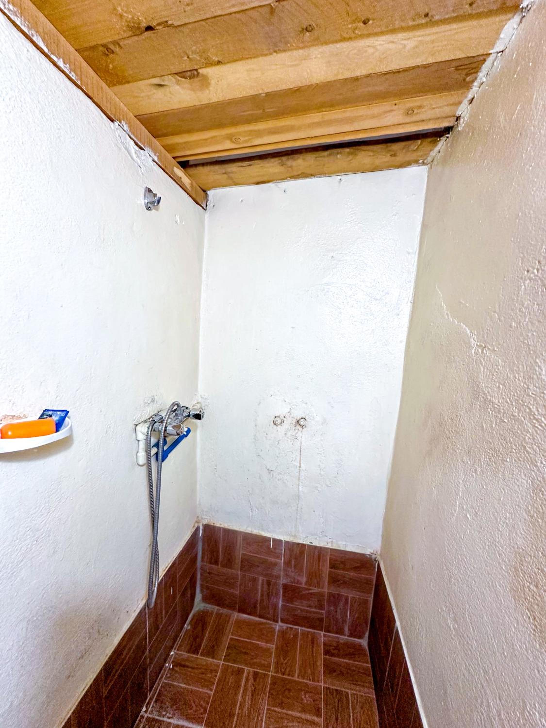 Family Room with Shared Bathroom photo 2