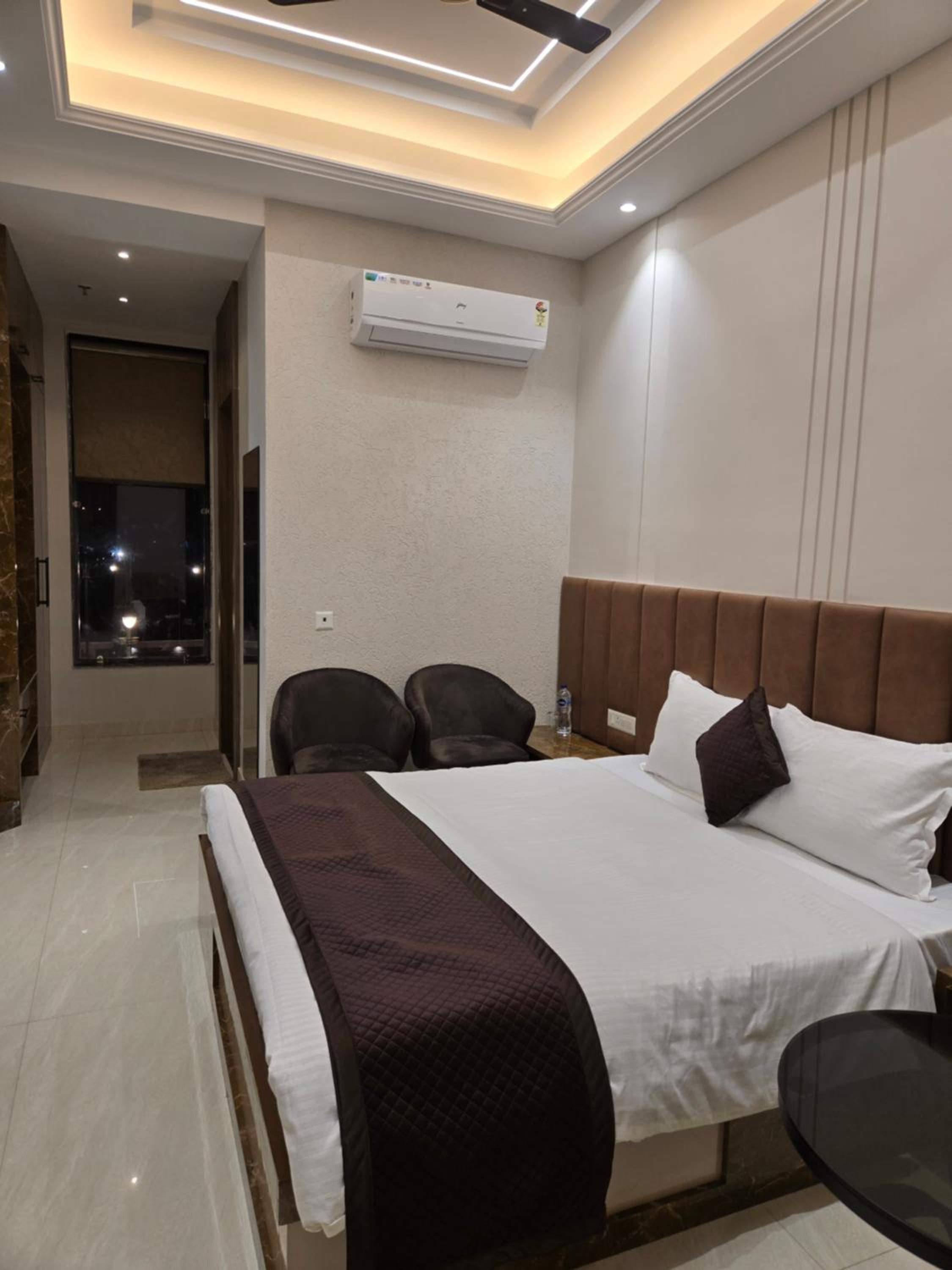 Double Room with Private Bathroom - Photo 4