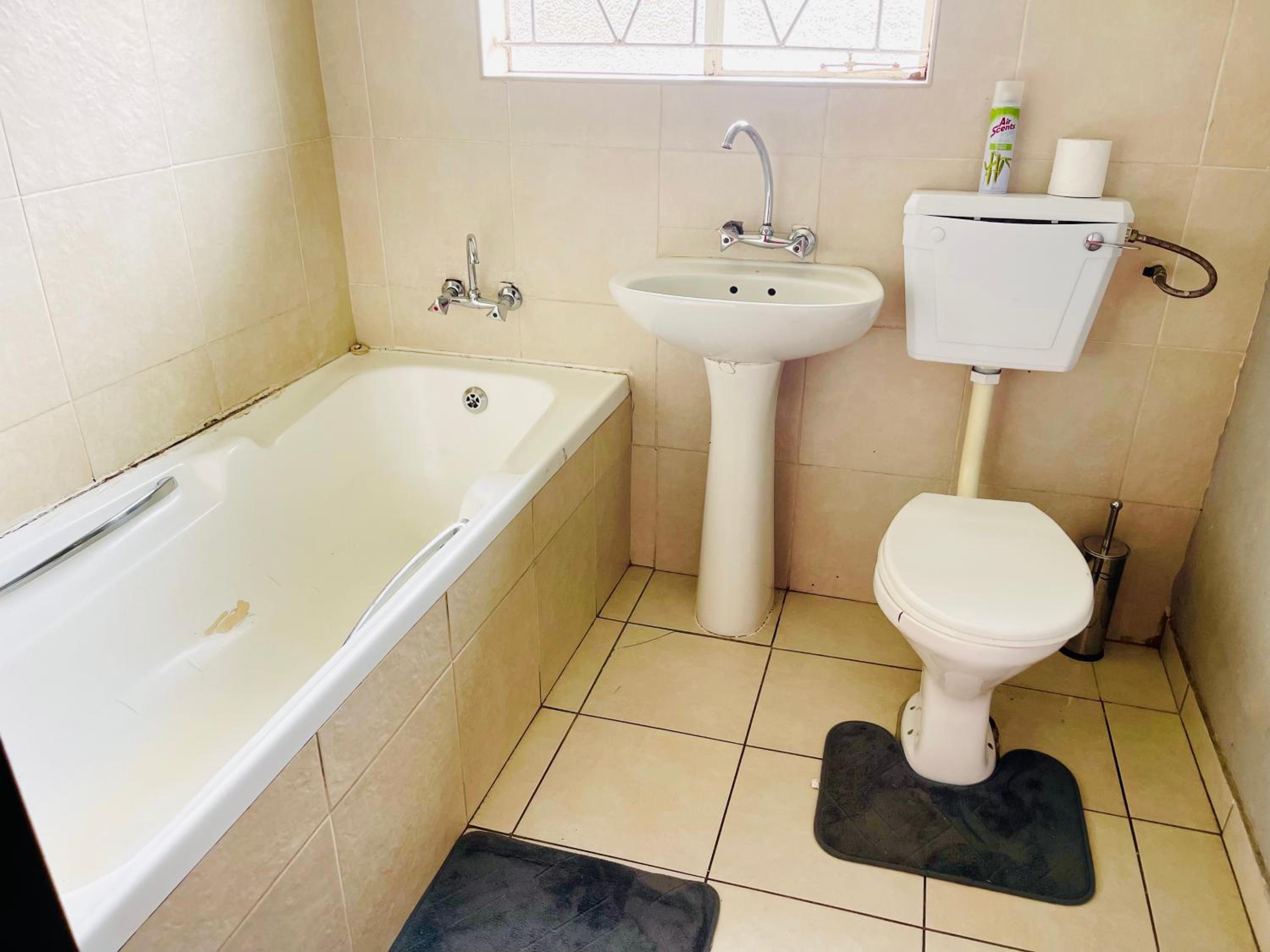 Standard Double Room With Shared Bathroom photo 2