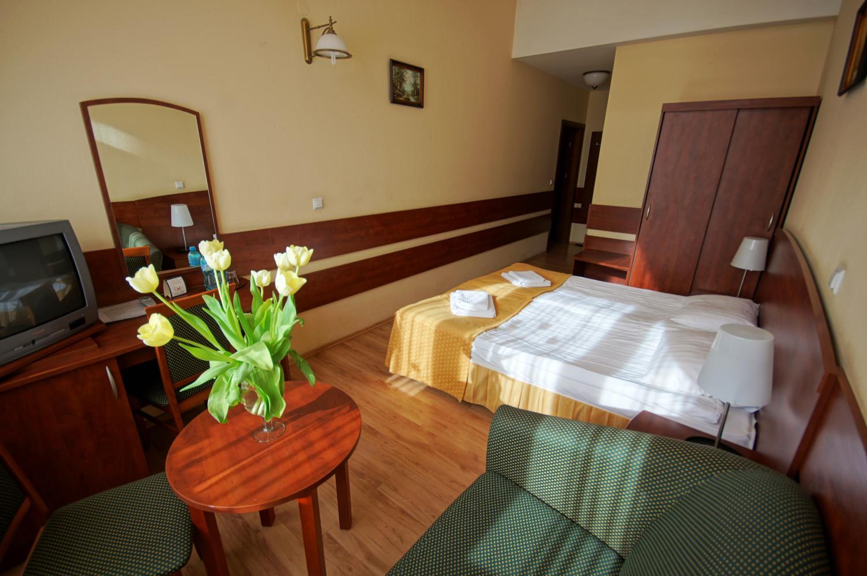 Double or Twin Room - Photo 4
