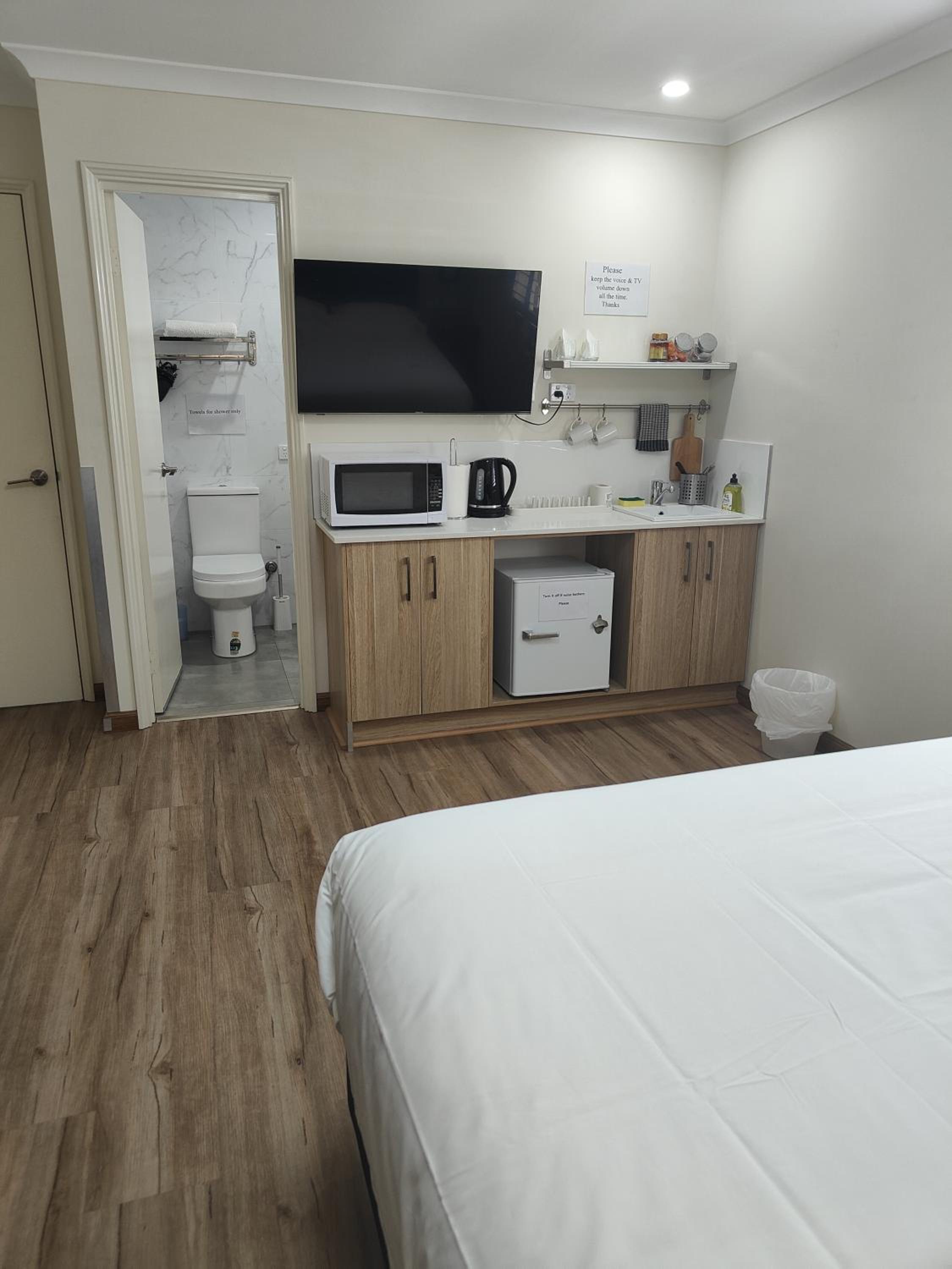 Double Room with Private Bathroom