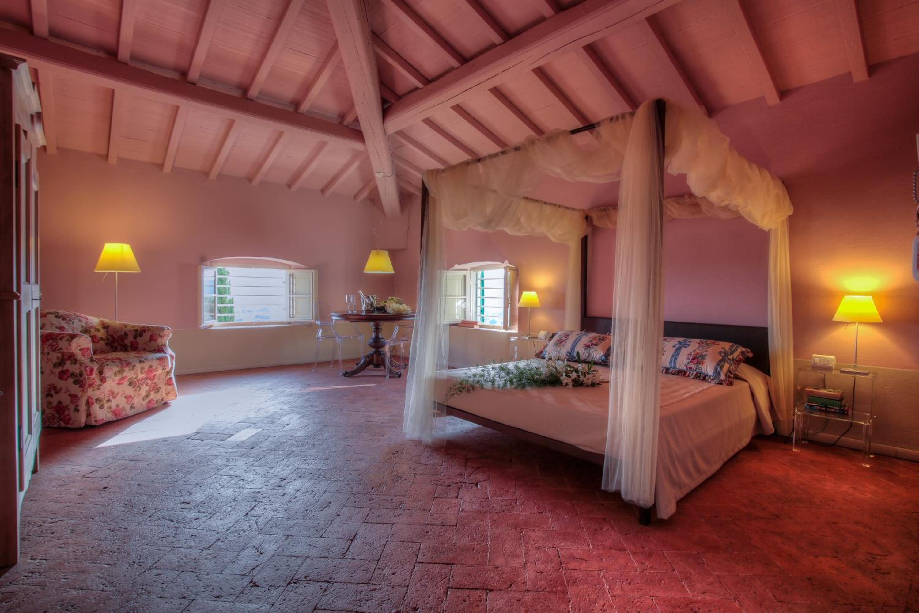 Suite - Photo 2