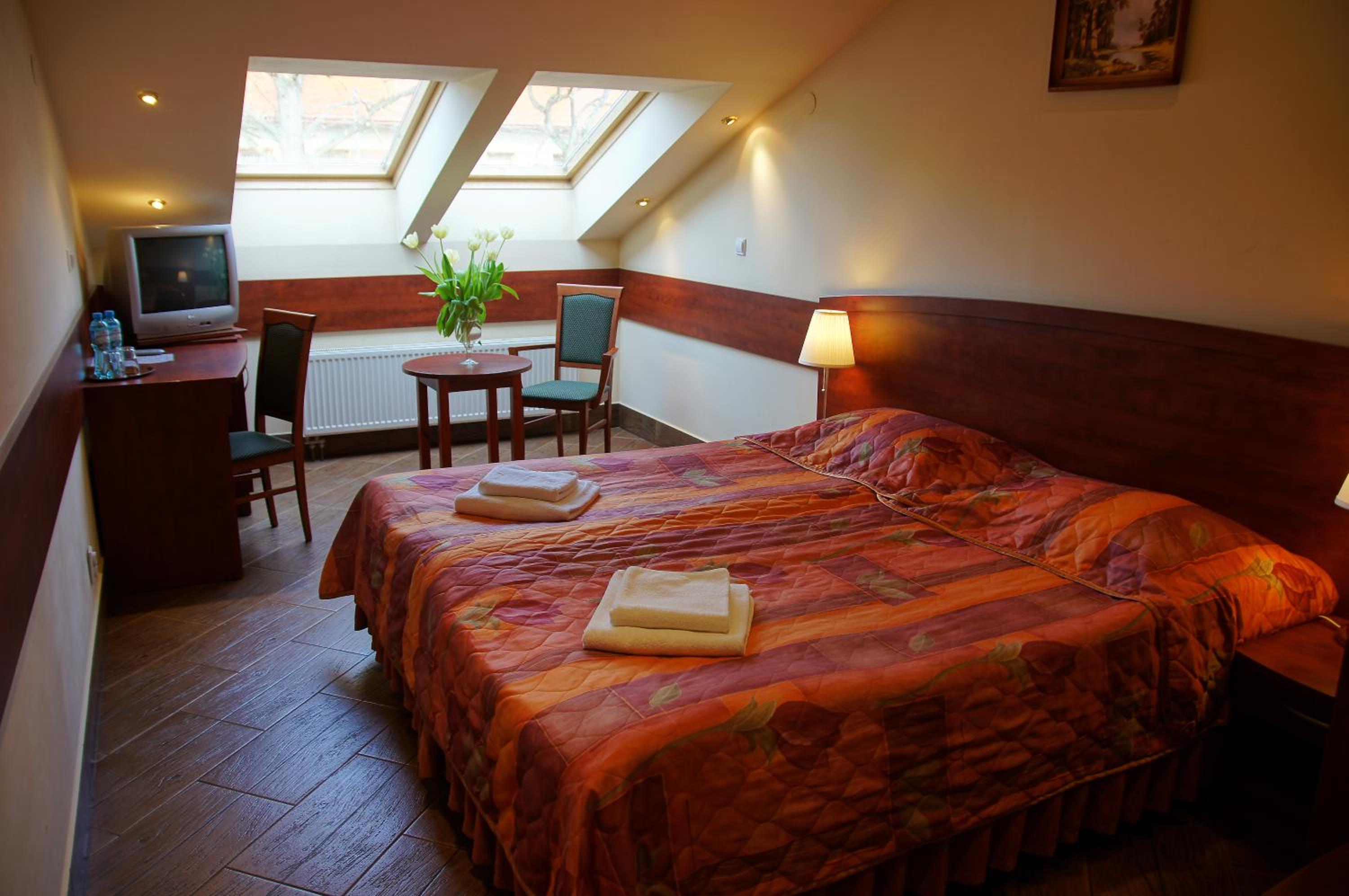 Double or Twin Room - Photo 5