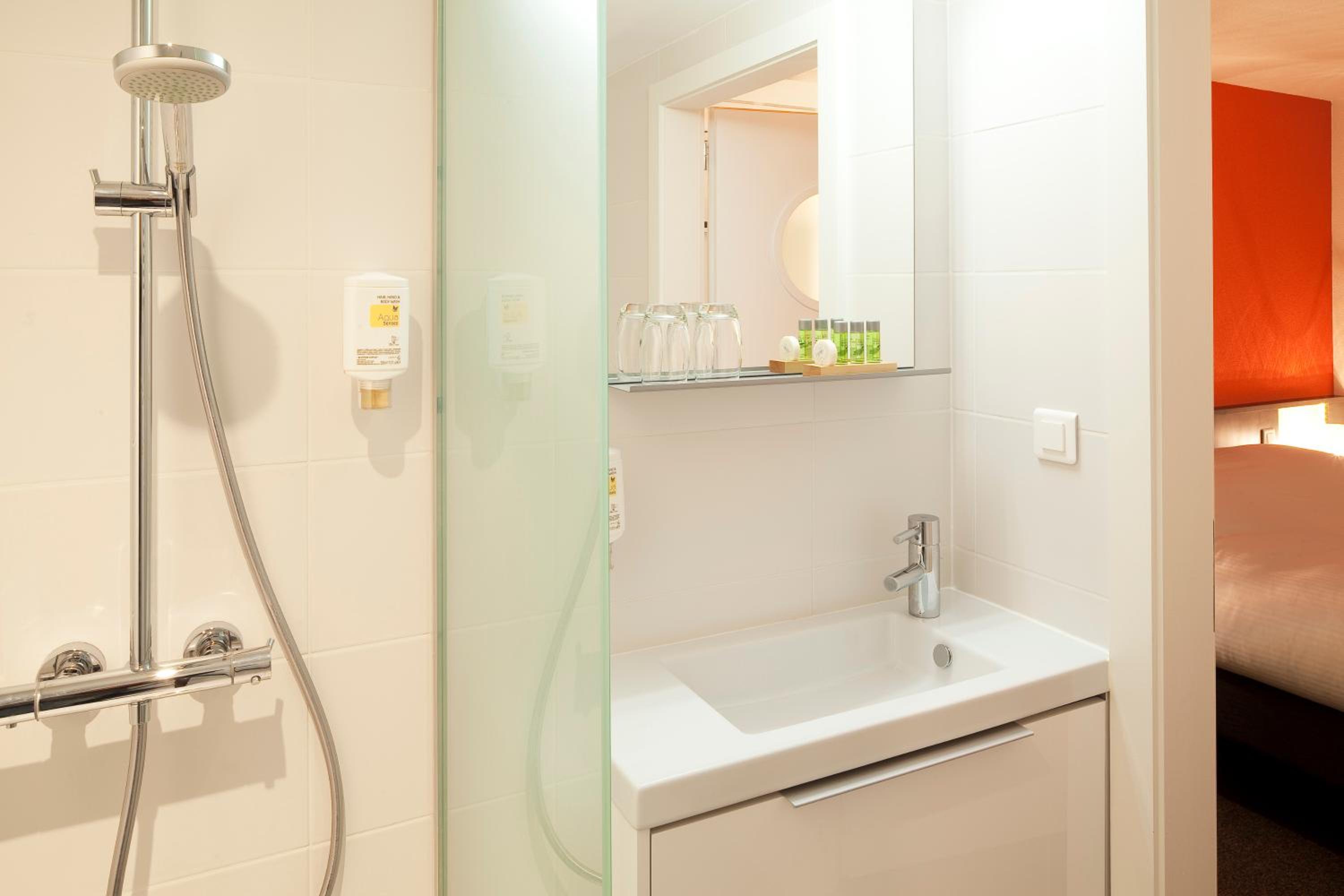 Standard Double Room - Photo 5
