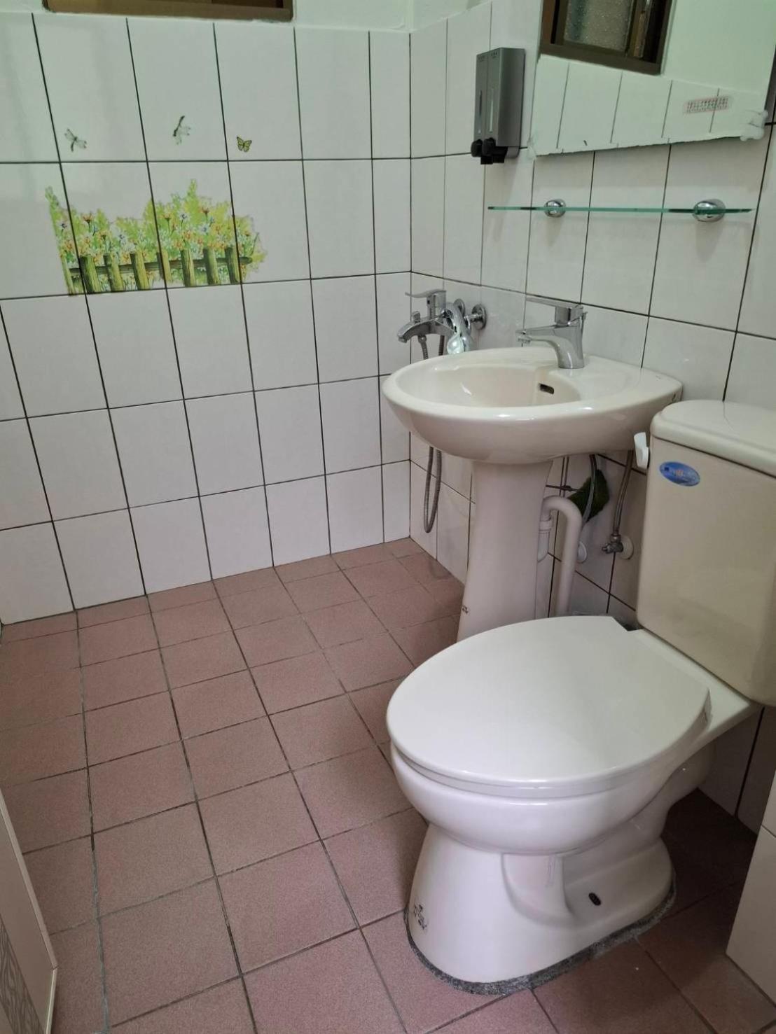 Single Room with Bathroom photo 1