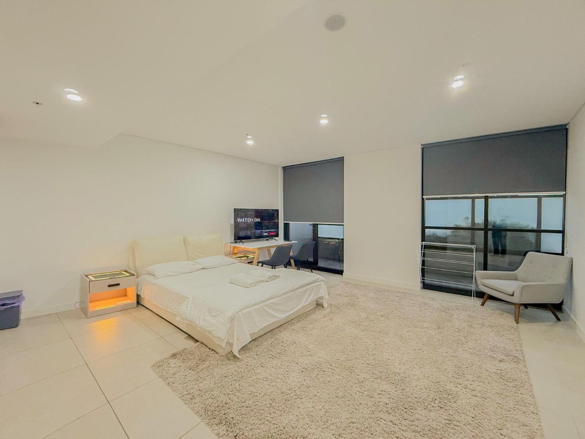 One-Bedroom Queen Suite