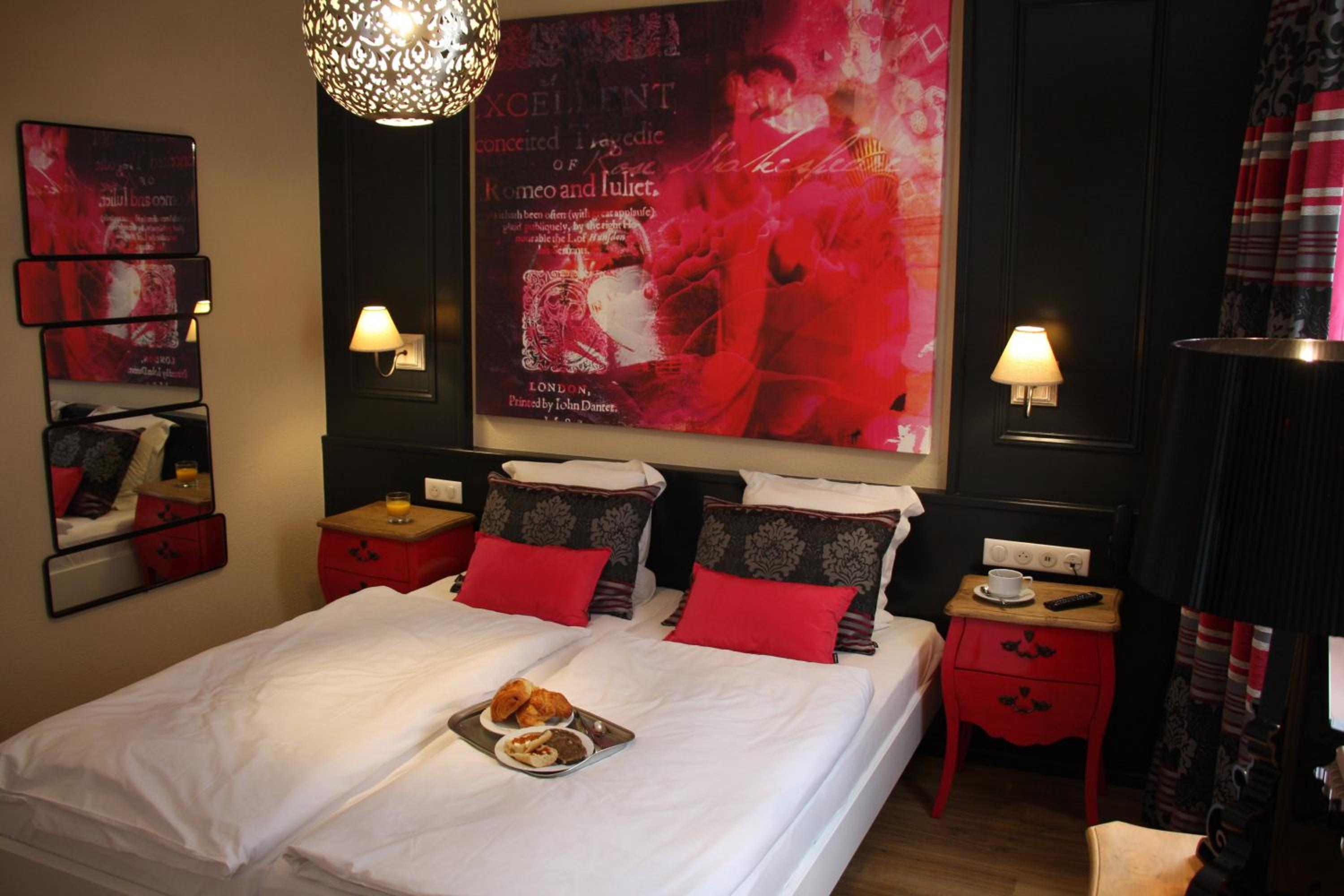 Double Room - Photo 3