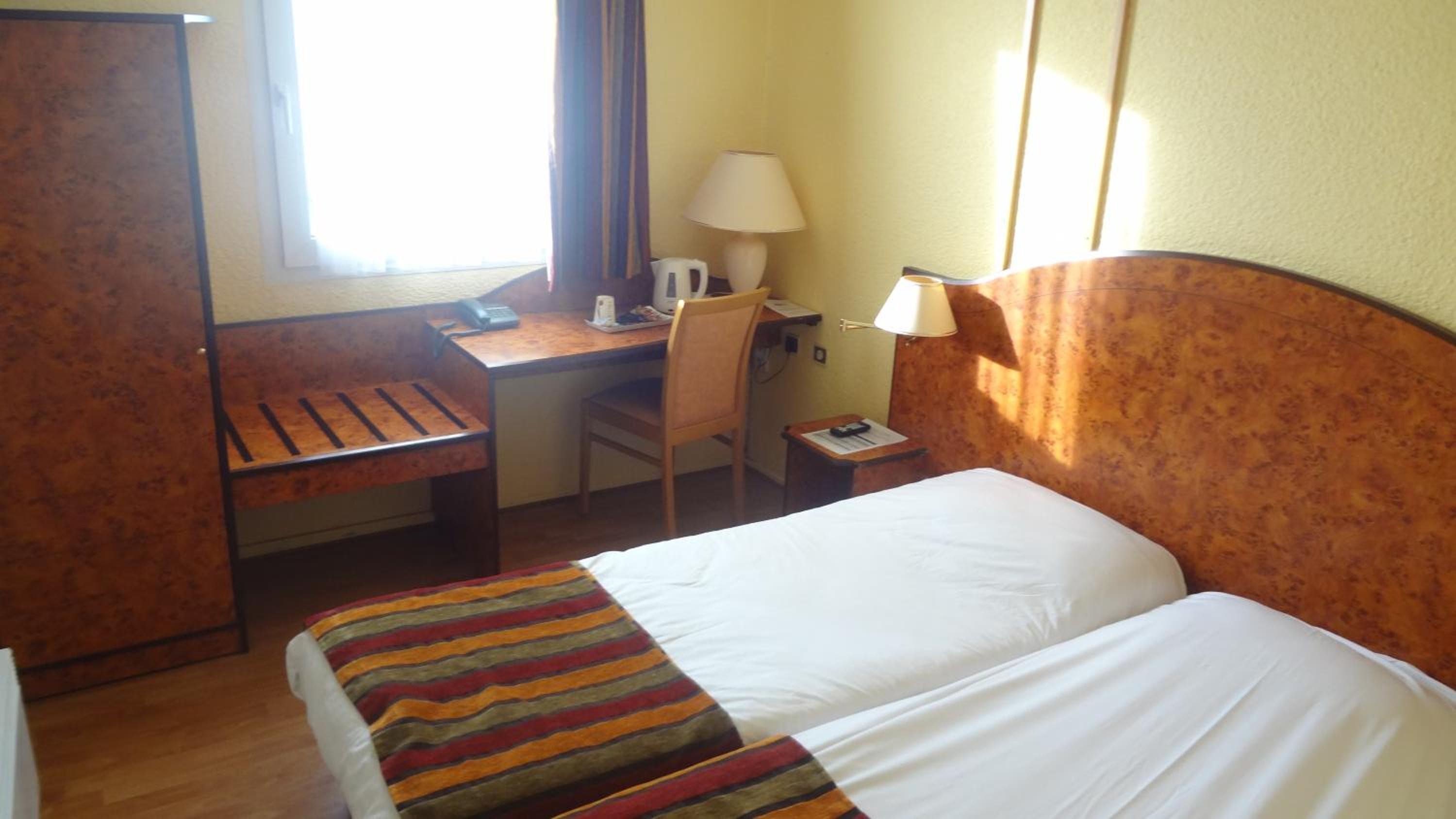 Twin Room - Photo 7