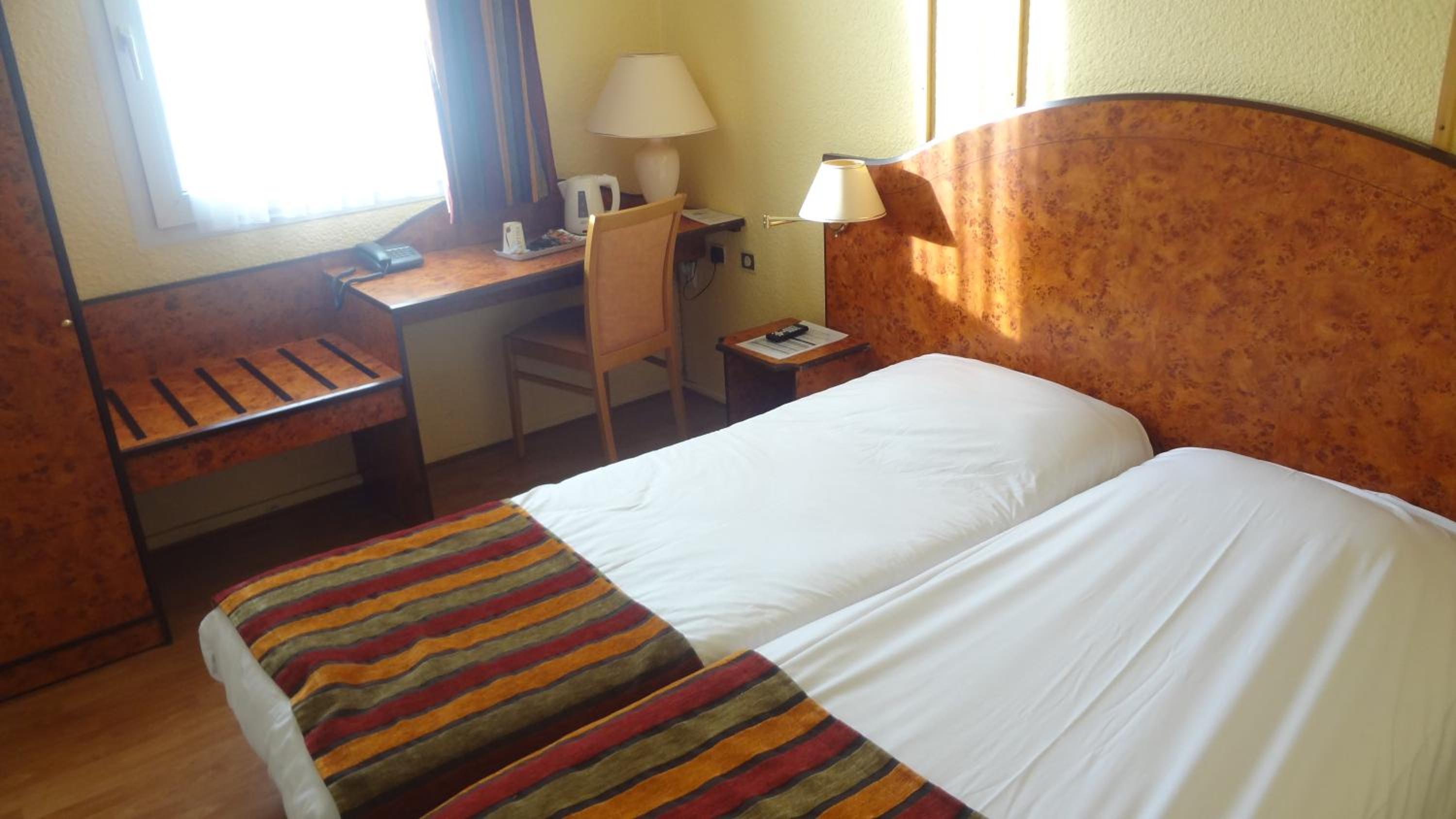 Twin Room - Photo 6