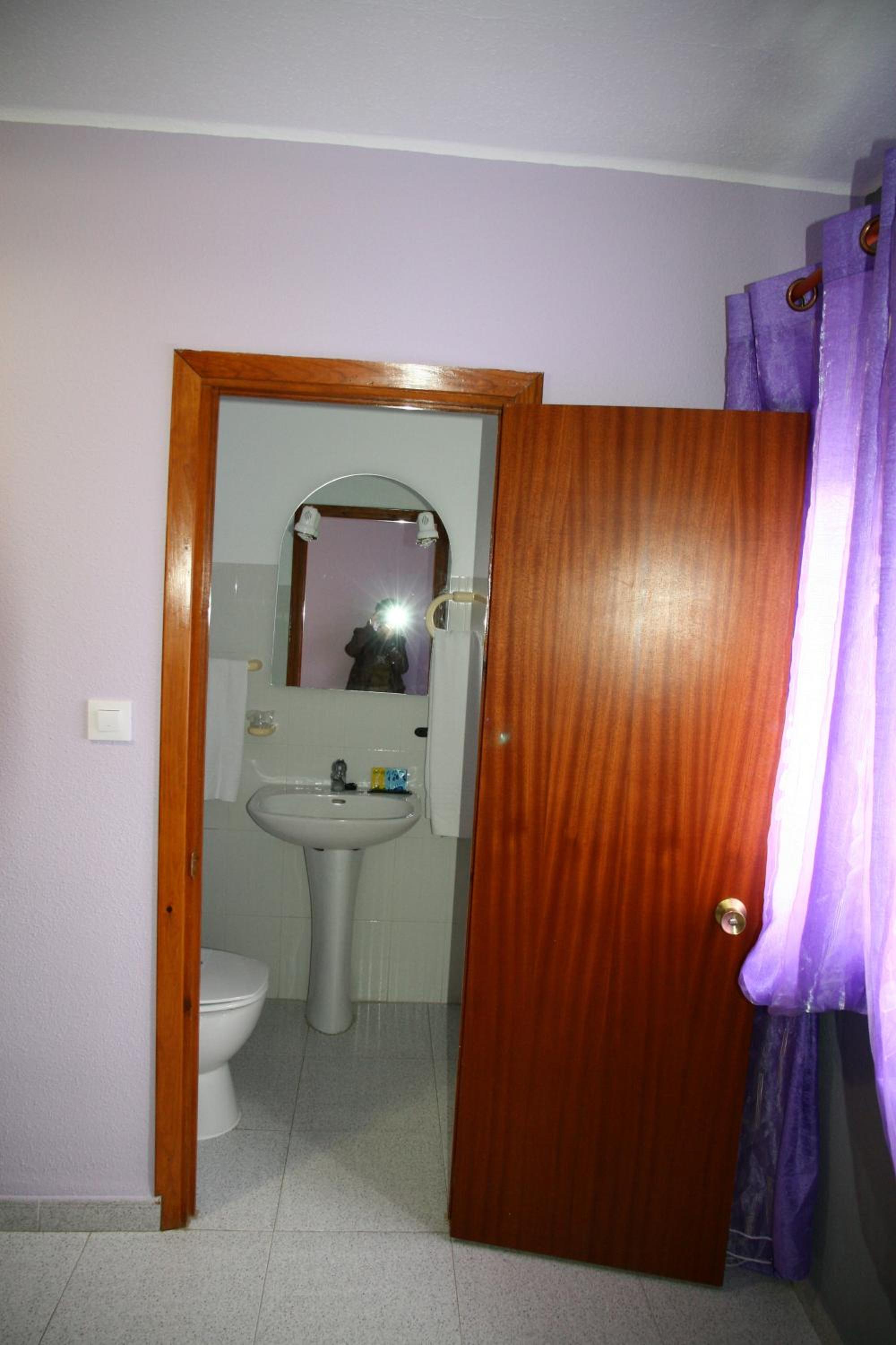 Twin Room - Photo 5