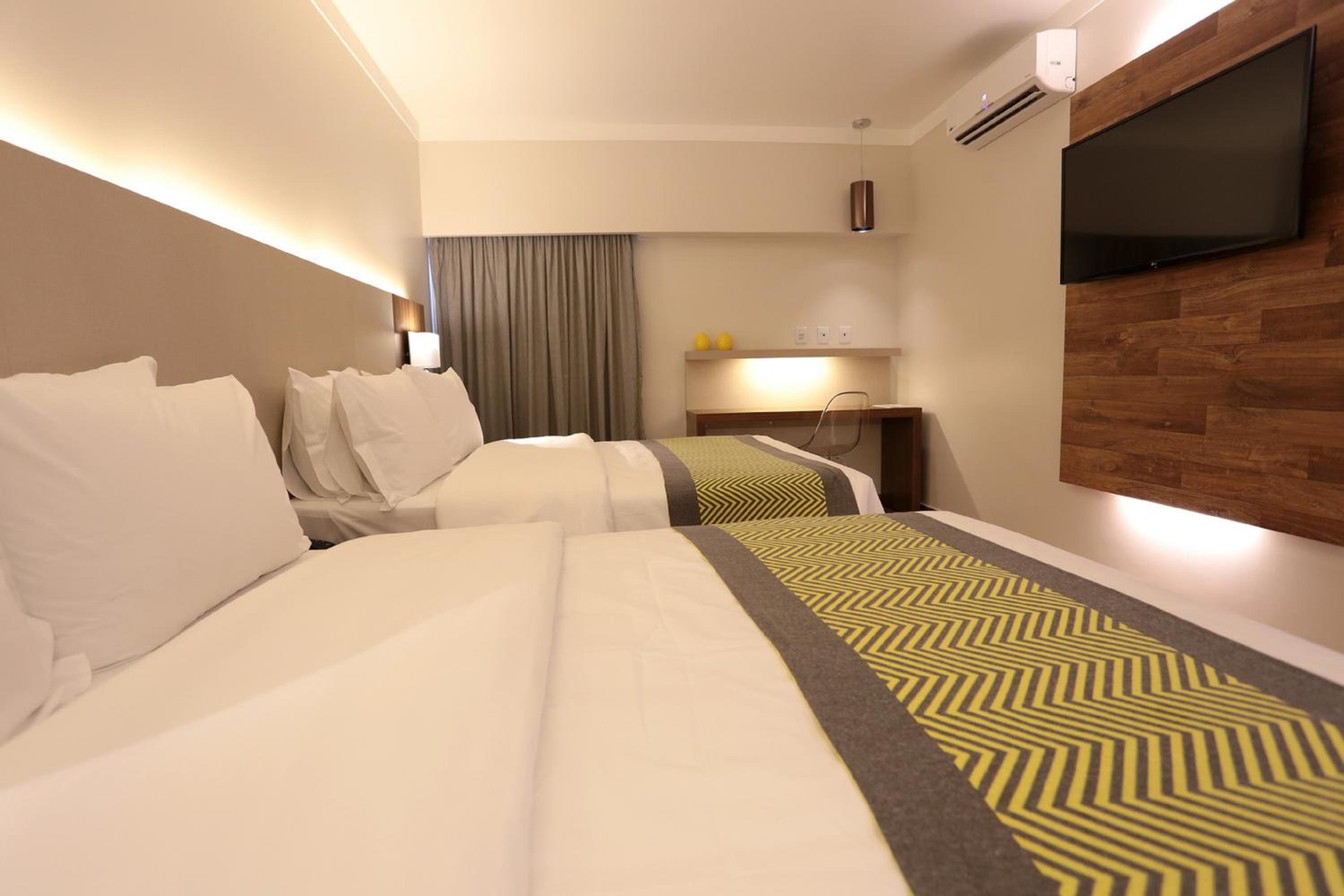 Quarto deluxe com 2 camas de casal photo 3