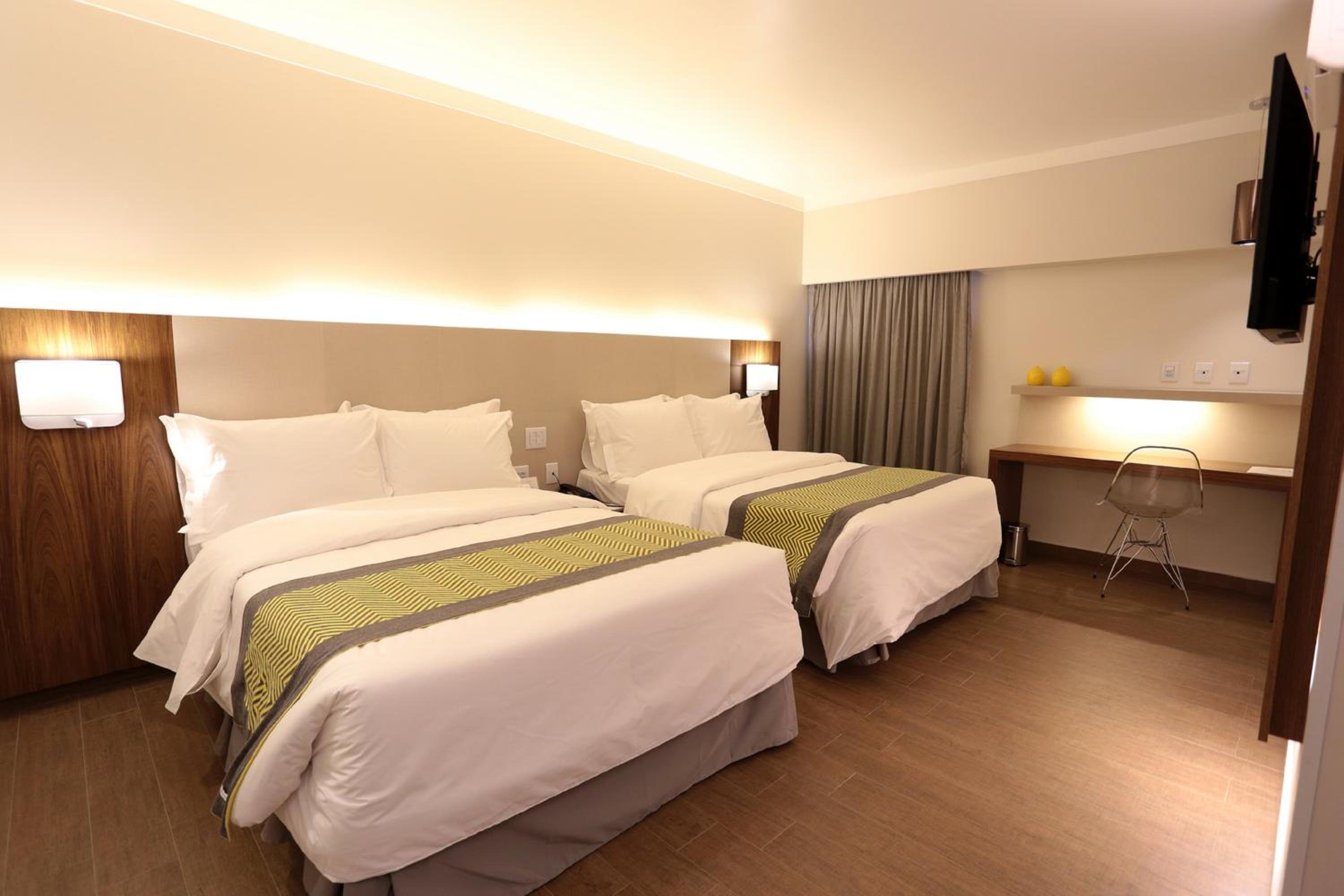 Quarto deluxe com 2 camas de casal photo 1