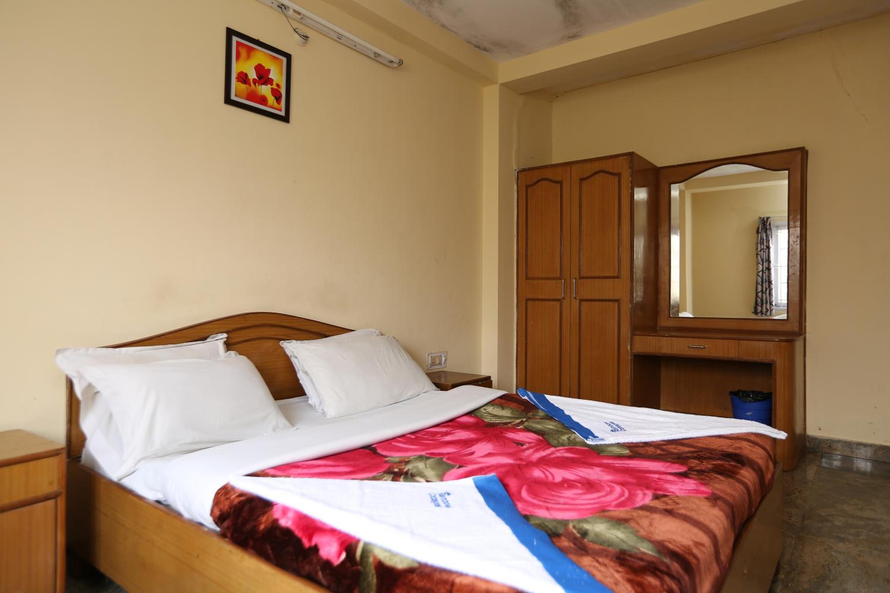 Deluxe Double Room - Photo 13