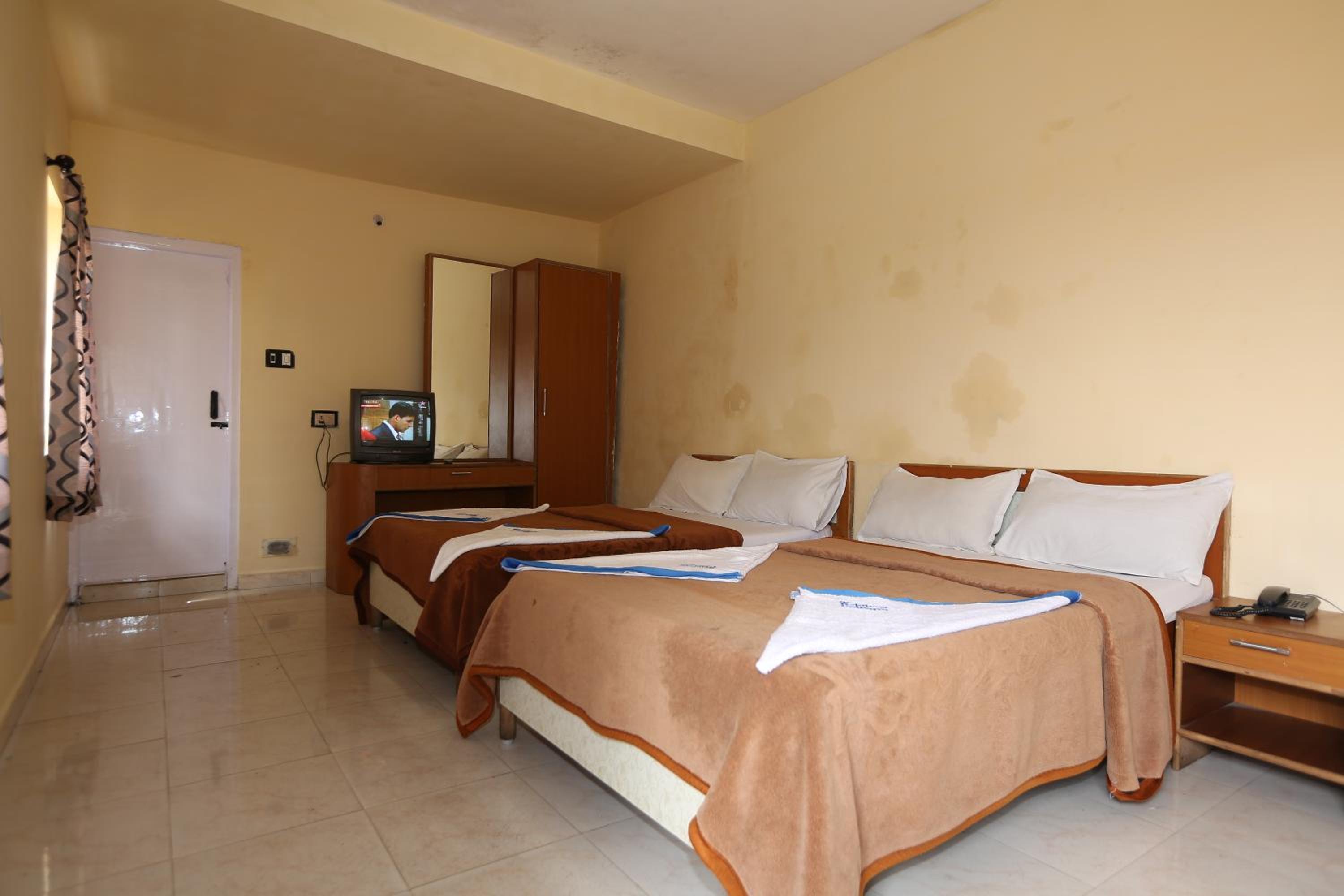 Quadruple Room - Photo 6