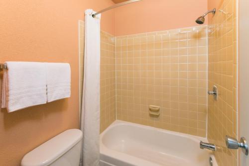 Double Room with Two Double Beds - Smoking photo 1