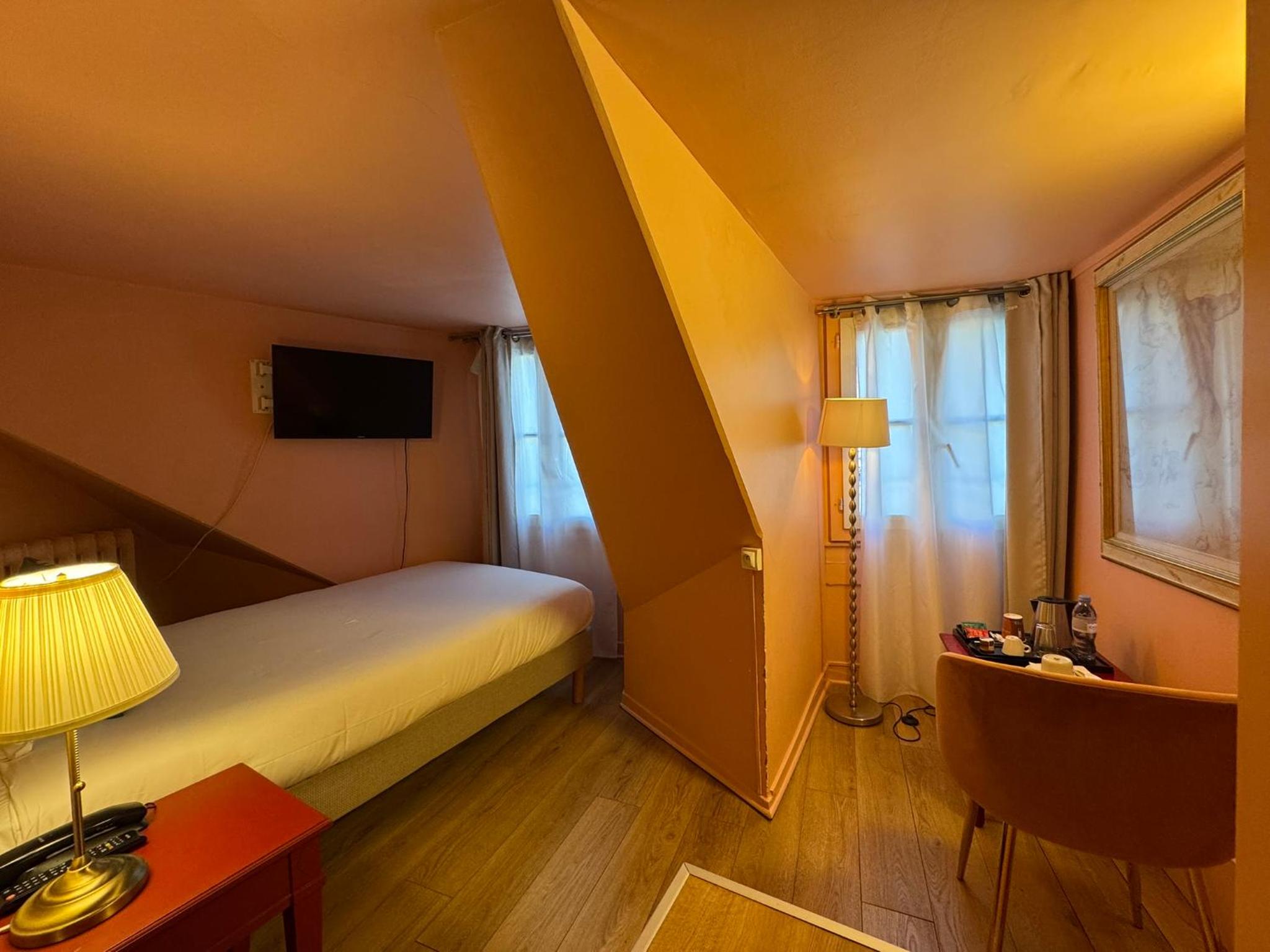 Single Room photo 3