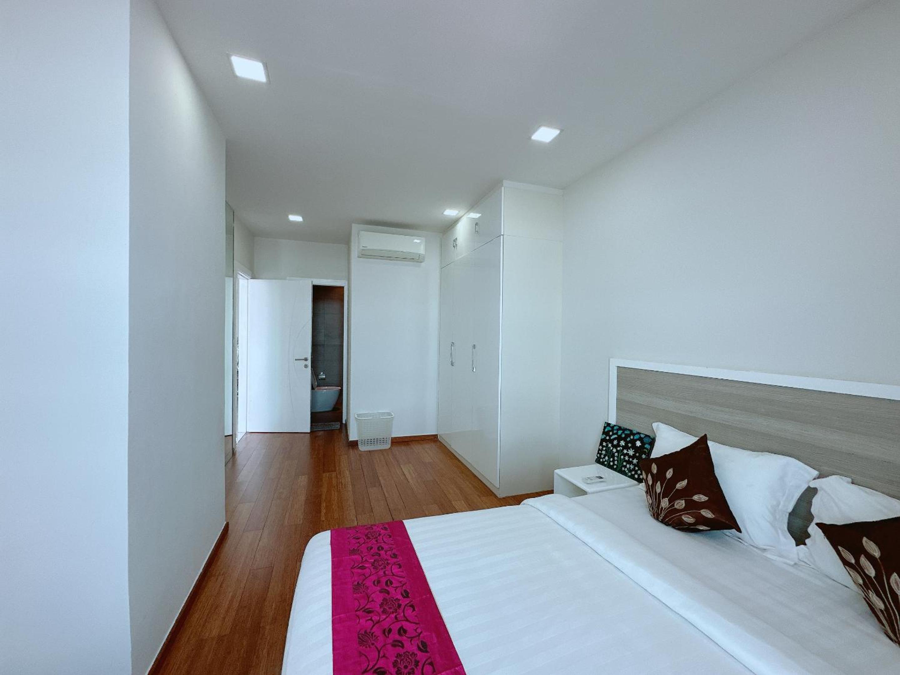 Four-Bedroom Apartment photo 2