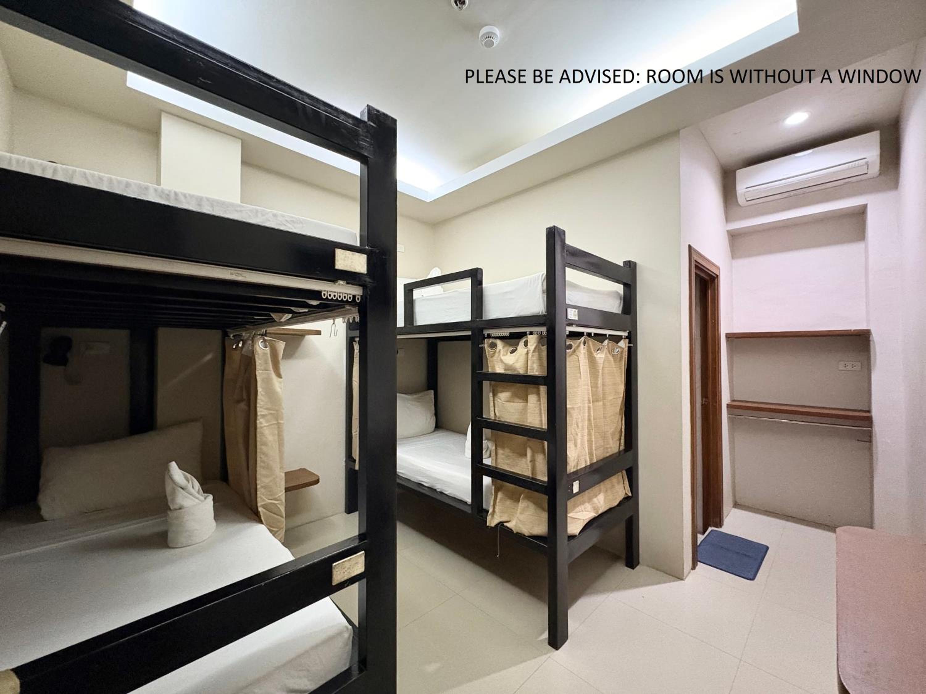 Quadruple Room with Private Bathroom photo 2