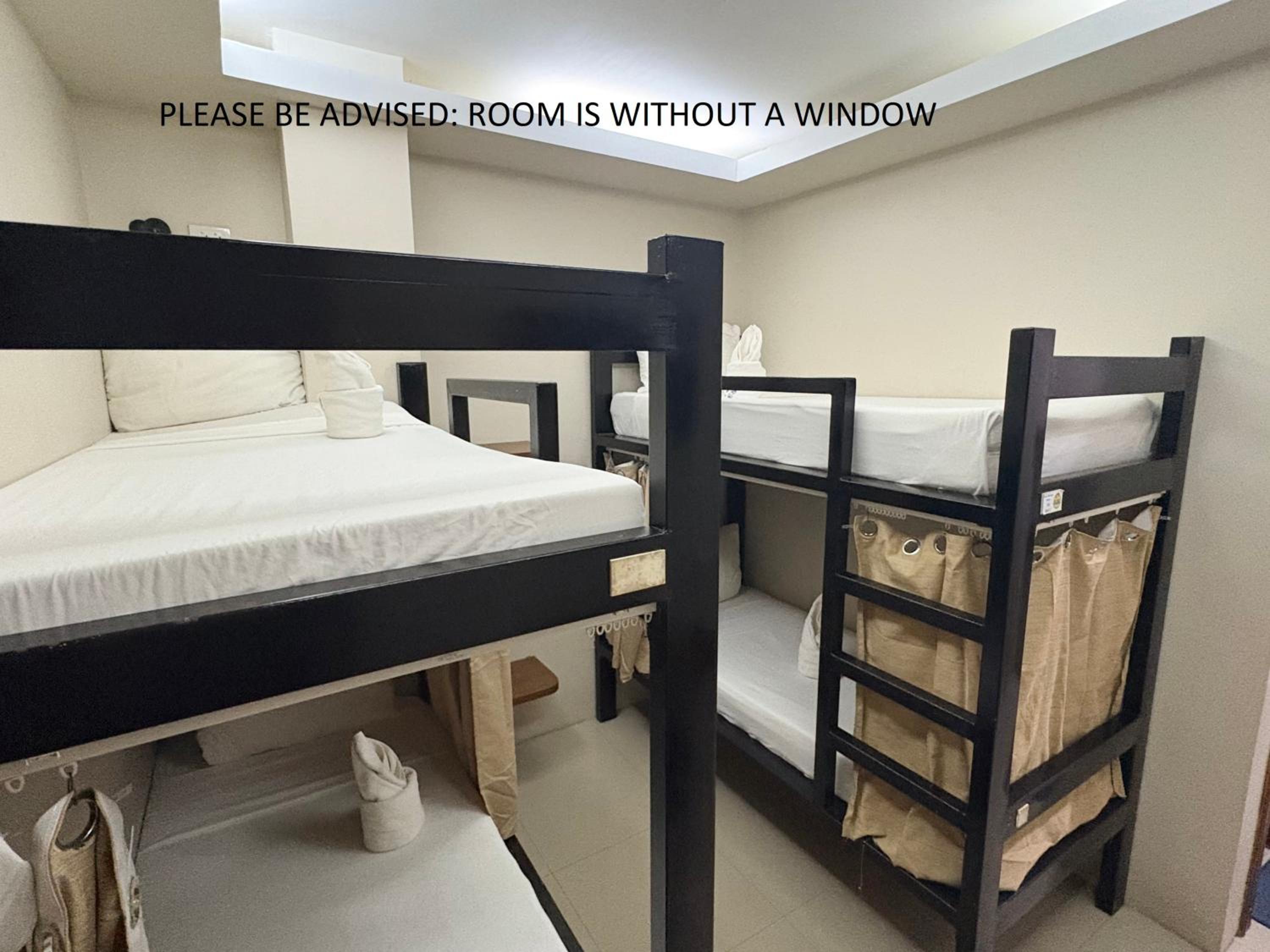 Quadruple Room with Private Bathroom photo 3