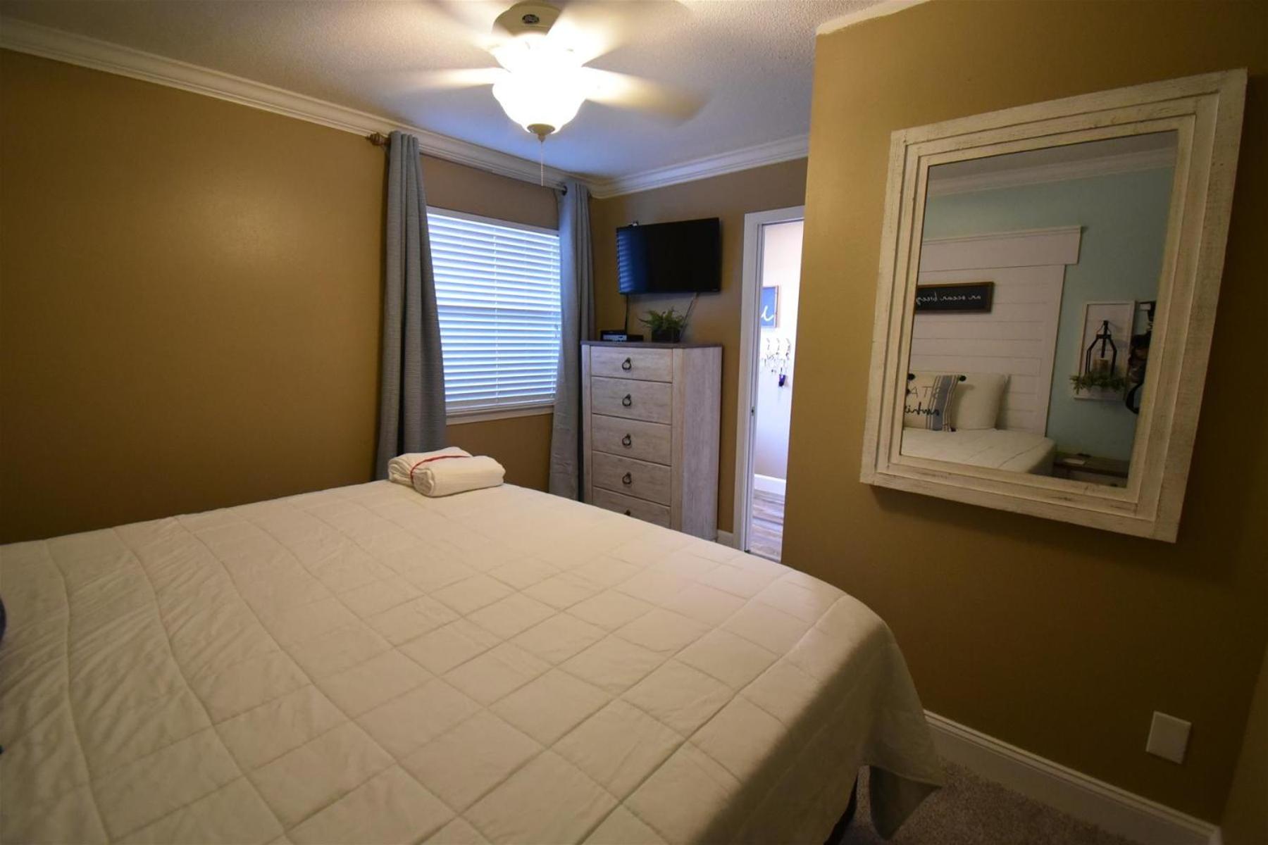 One-Bedroom Apartment photo 3