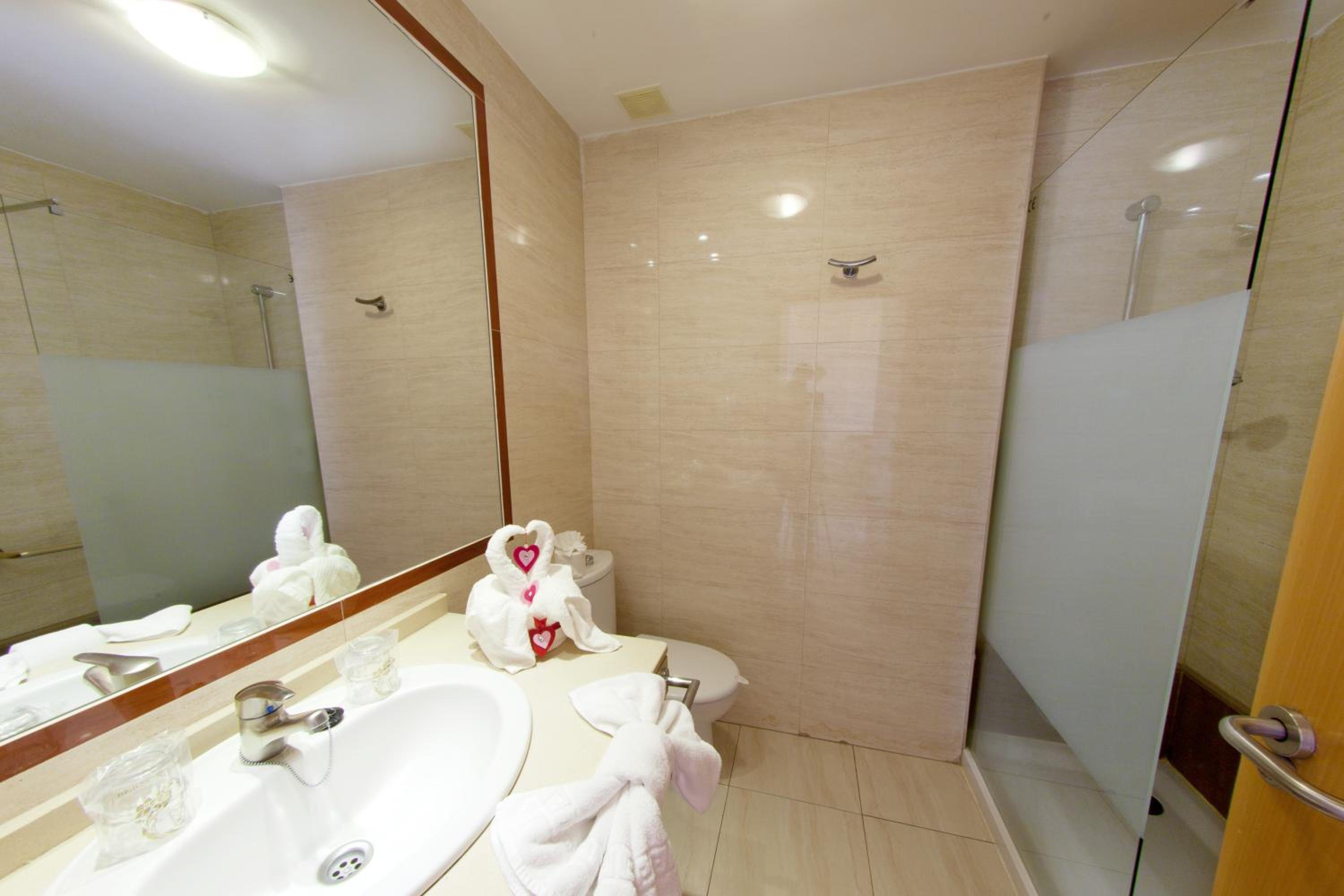 One Bedroom Apartment (3 Adults) photo 3