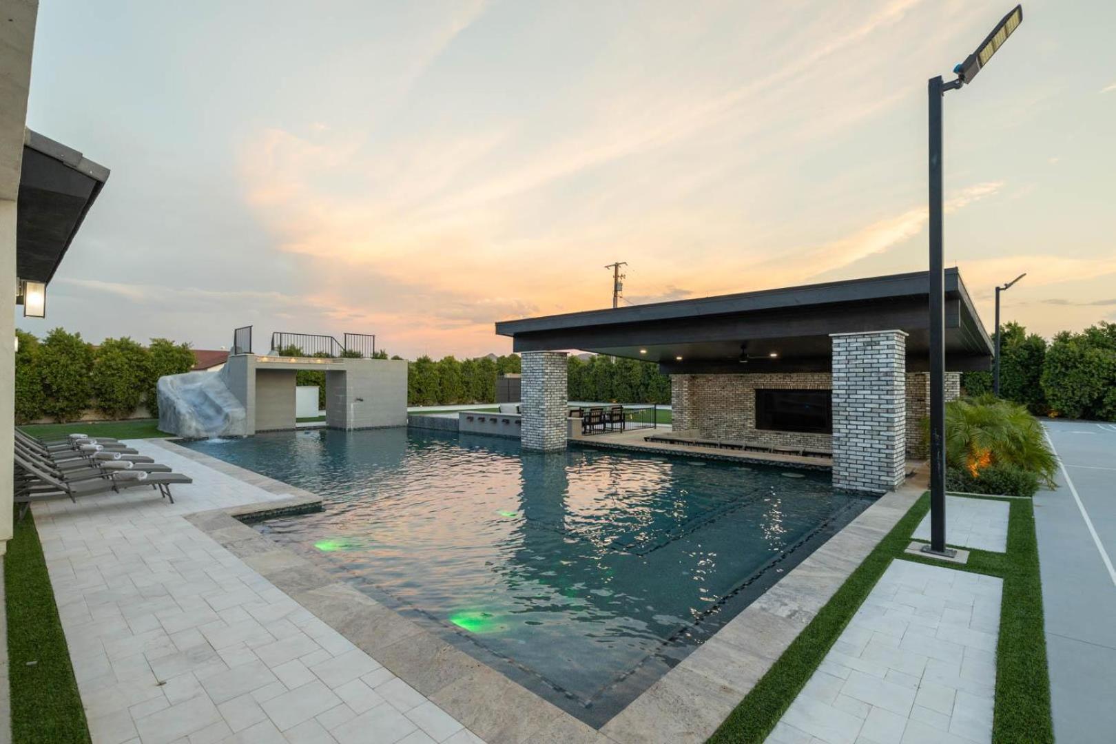 Five-Bedroom Holiday Home photo 2