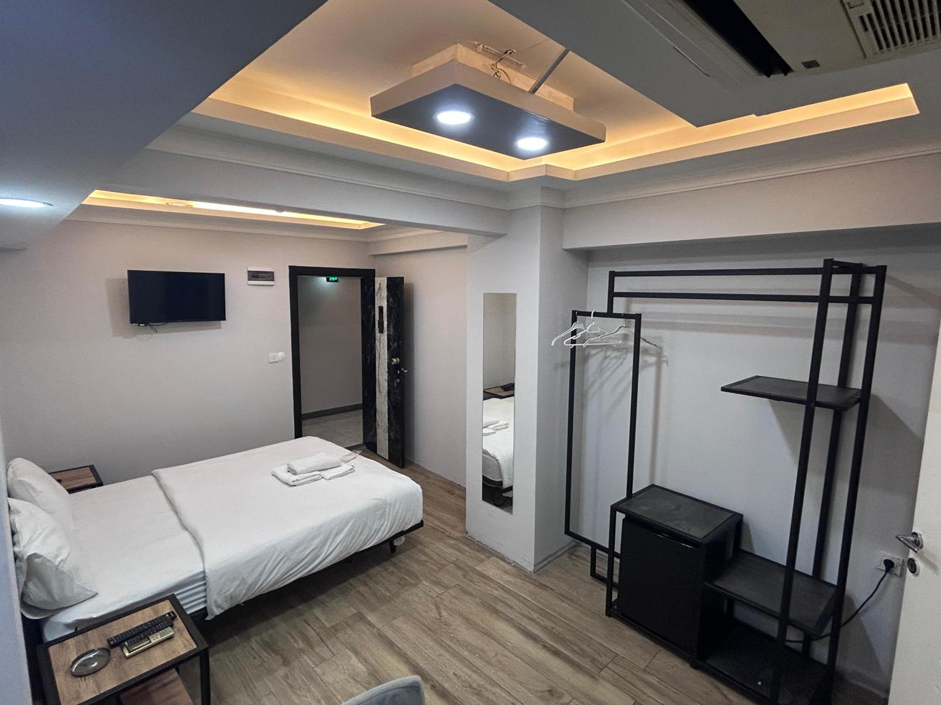 Economy Double Room photo 2
