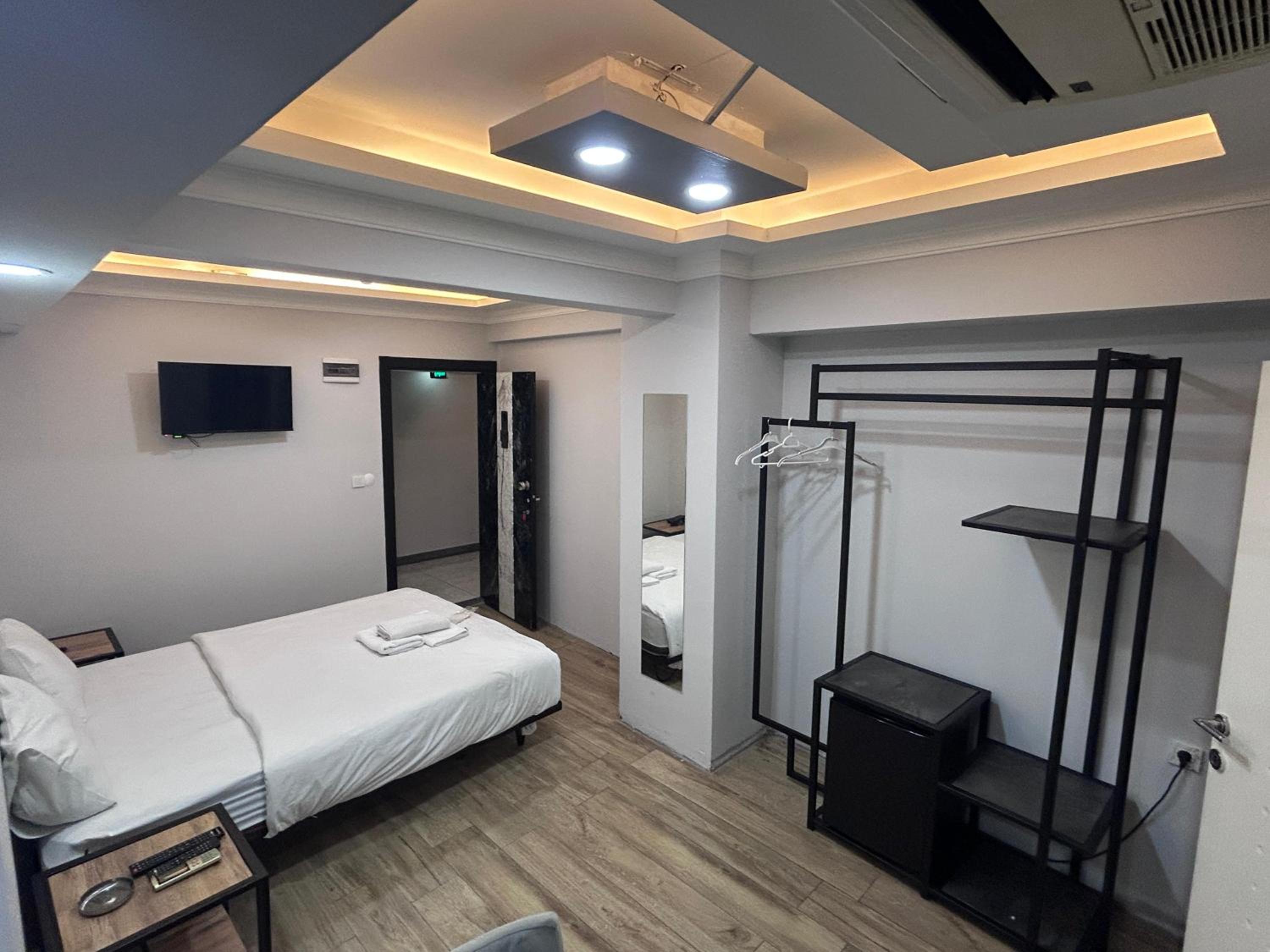 Economy Double Room photo 3