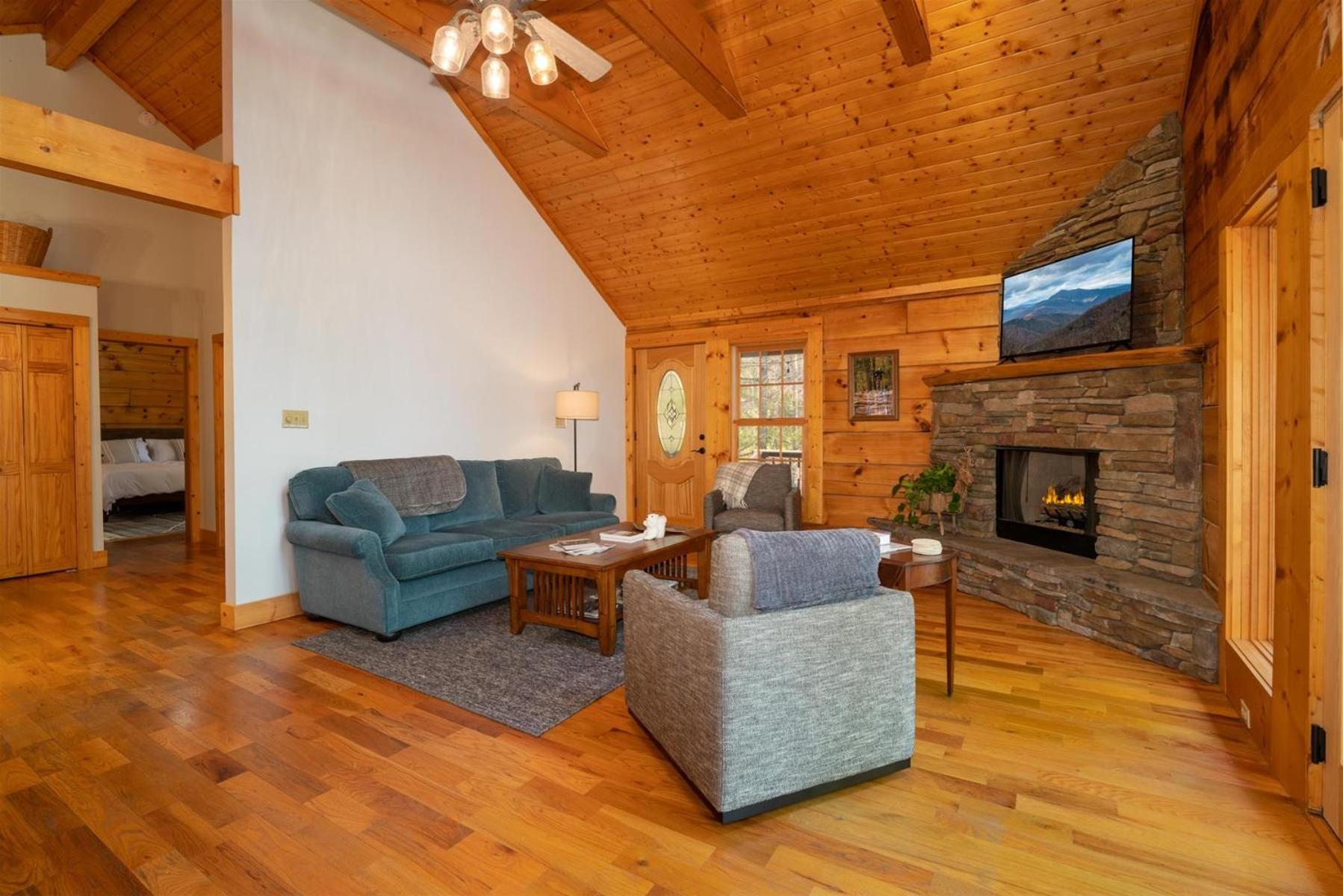 Three-Bedroom Holiday Home  photo 2