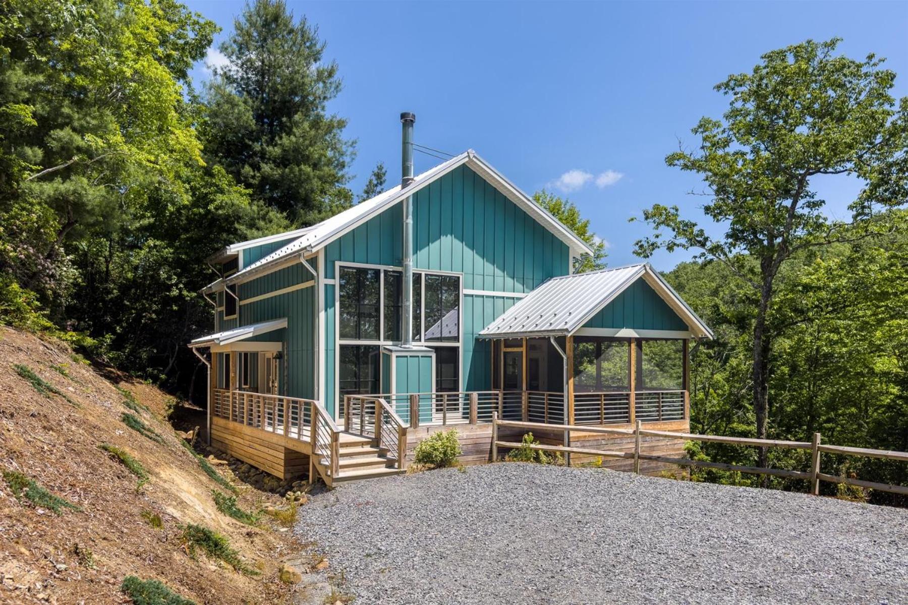 Three-Bedroom Holiday Home  photo 3