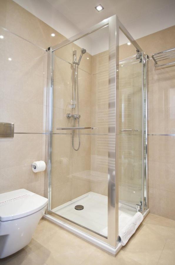 Studio with direct pool access 116A