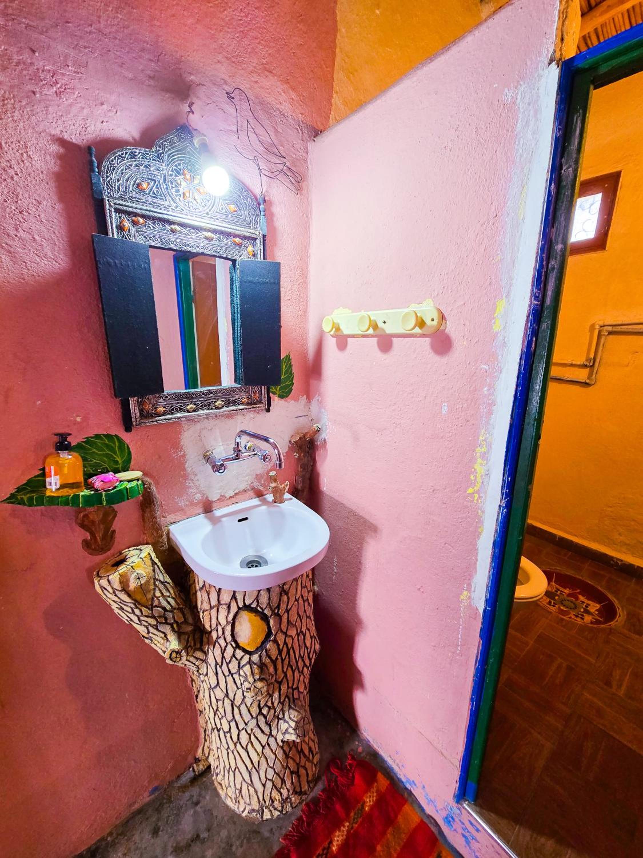 Triple Room with Private External Bathroom - Photo 3