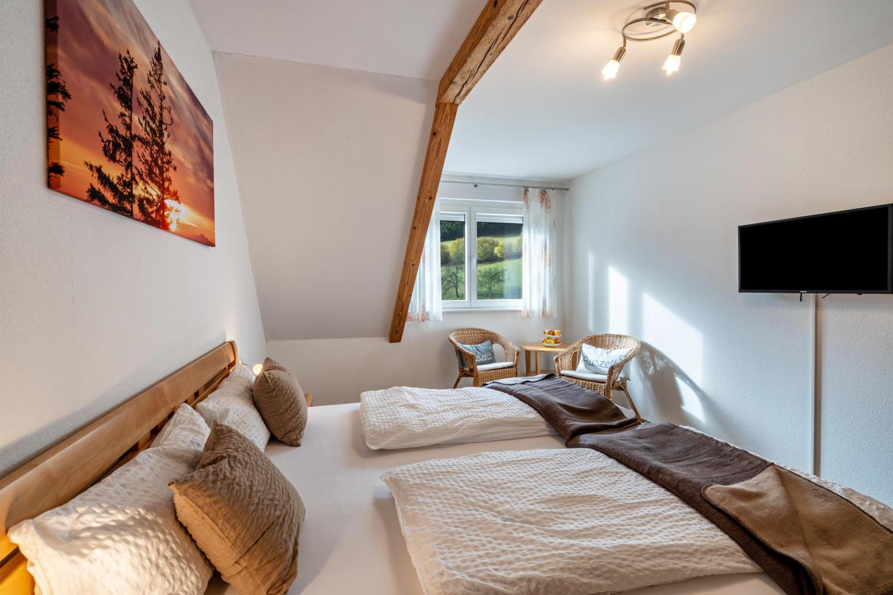Standard Queen Room photo 2