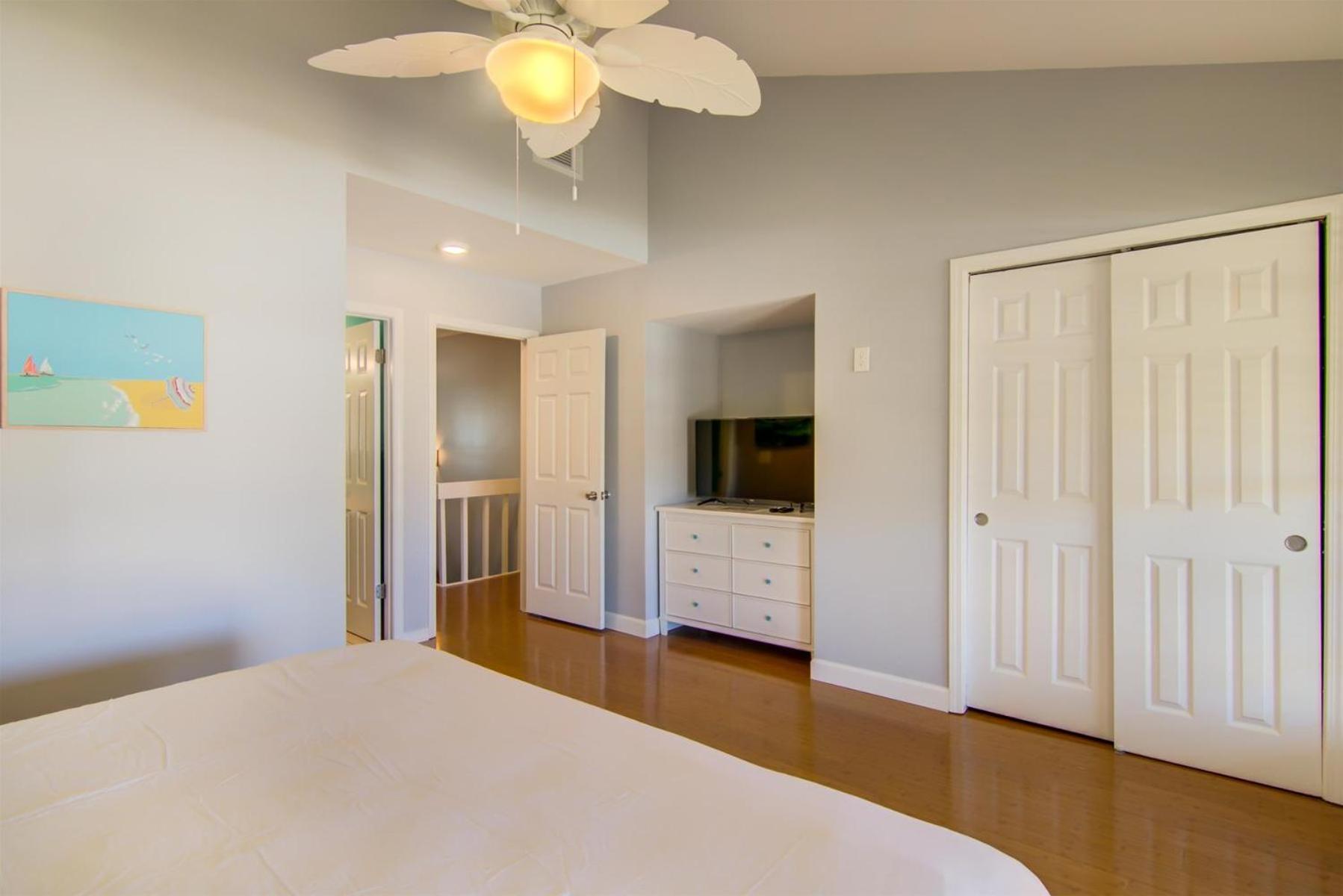 Three-Bedroom Apartment photo 2