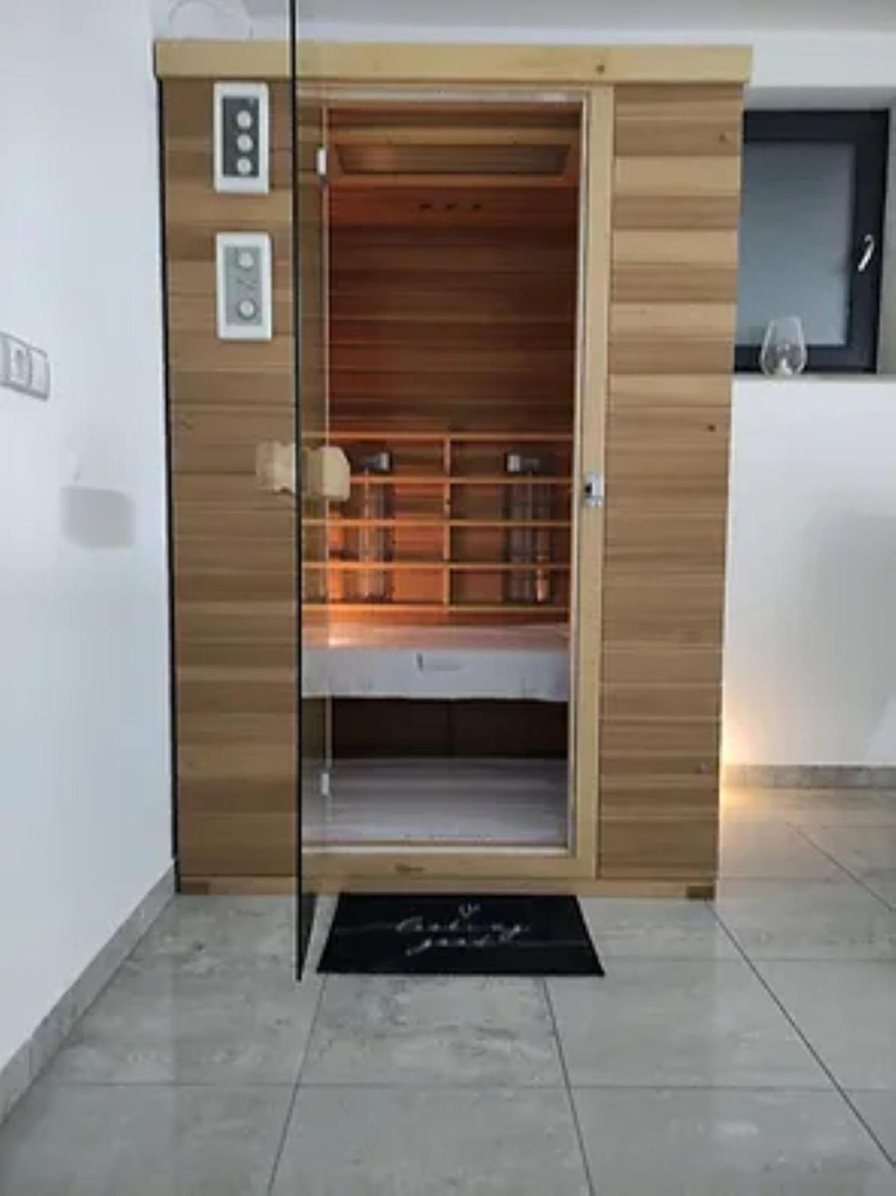 One-Bedroom Apartment with Balcony photo 2