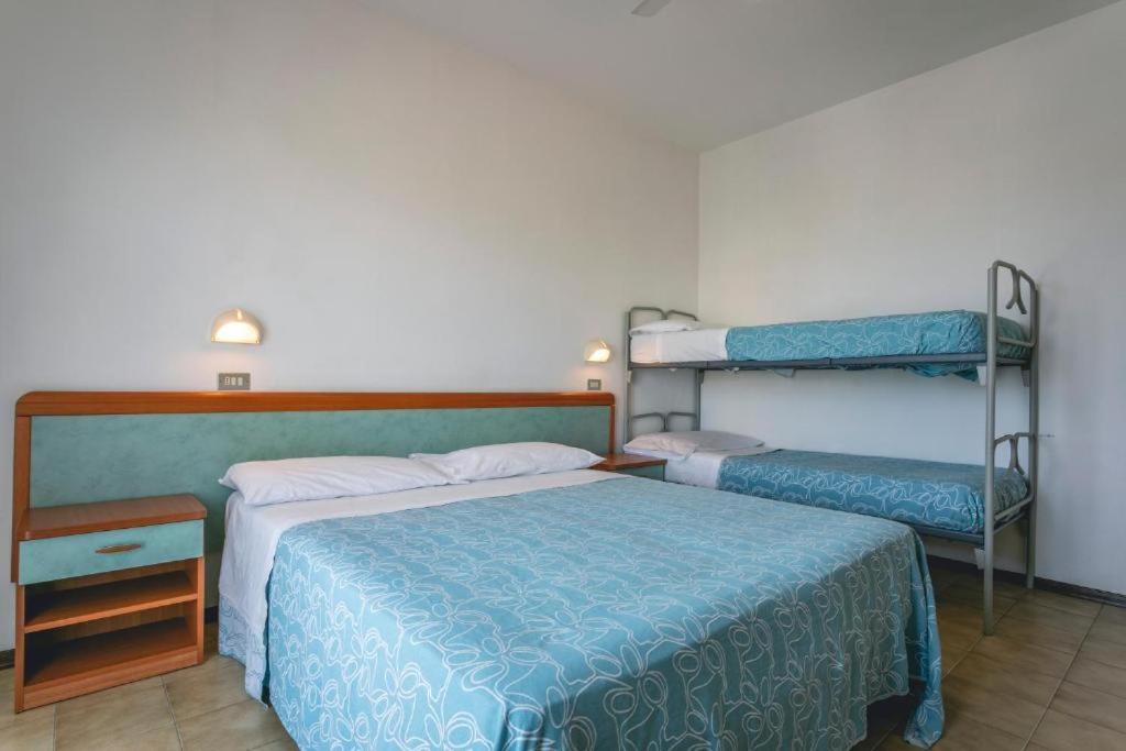 Economy Quadruple Room - Photo 2