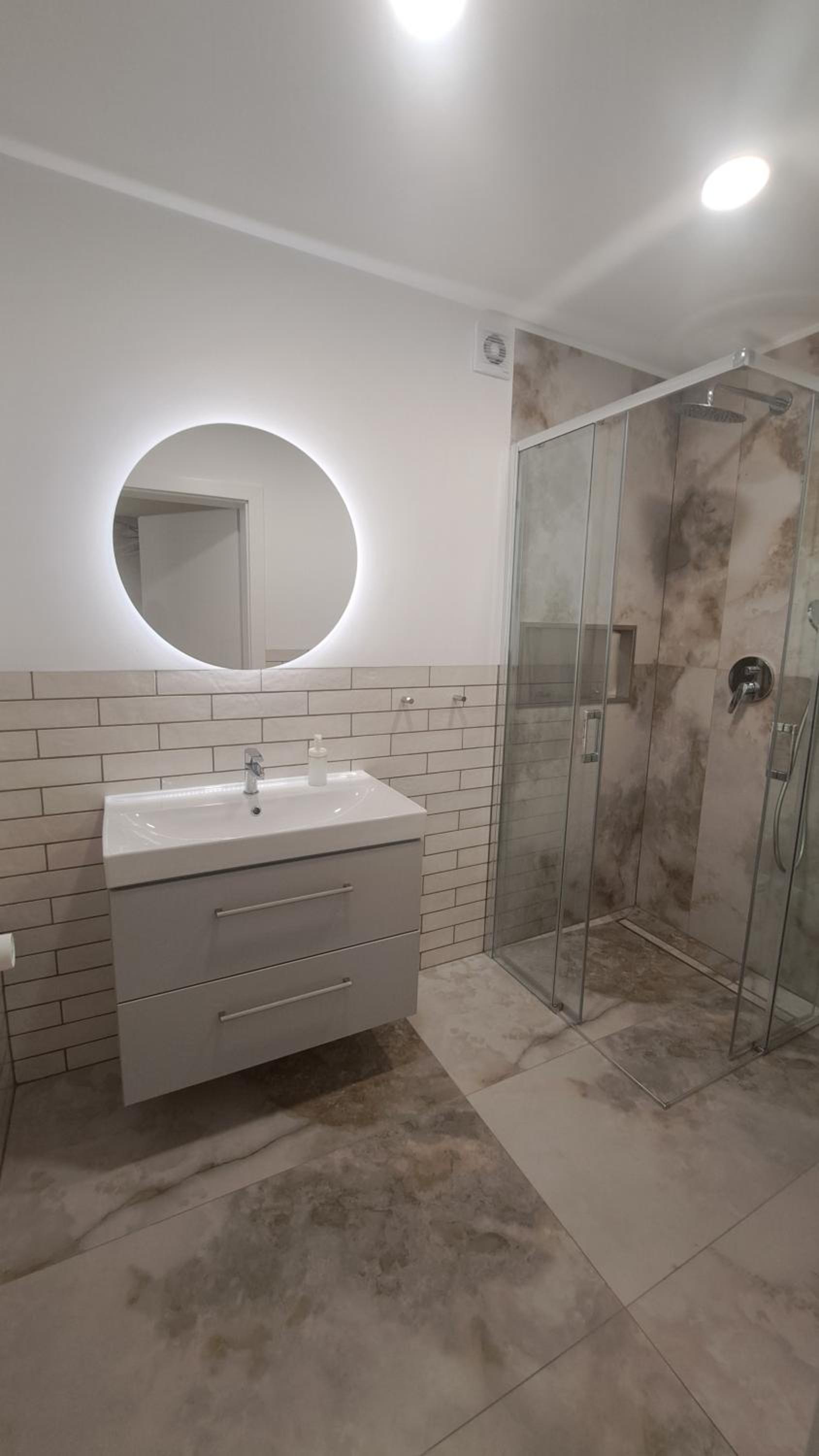 Studio Apartment with King Bed - Photo 1