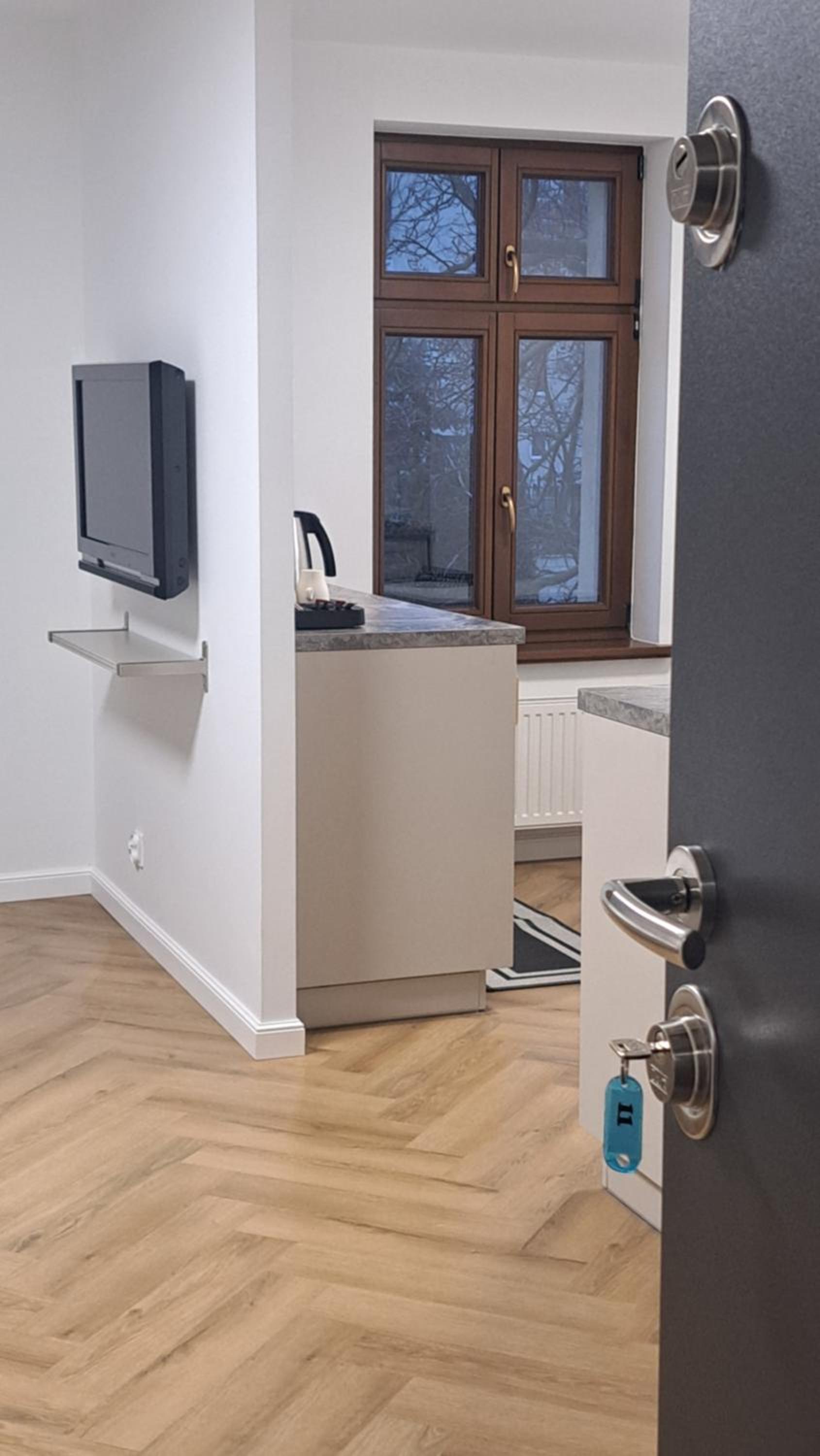 Studio Apartment with King Bed - Photo 2
