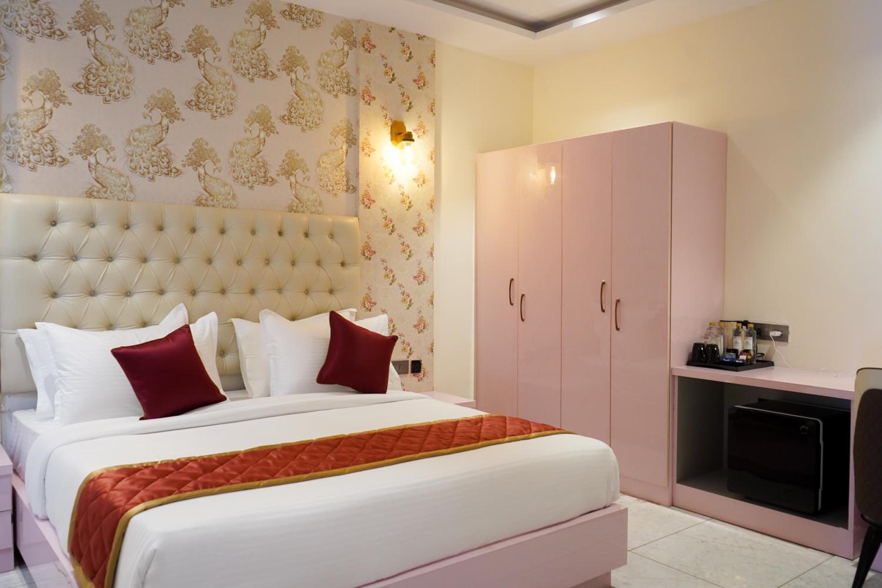 Queen Room with Balcony