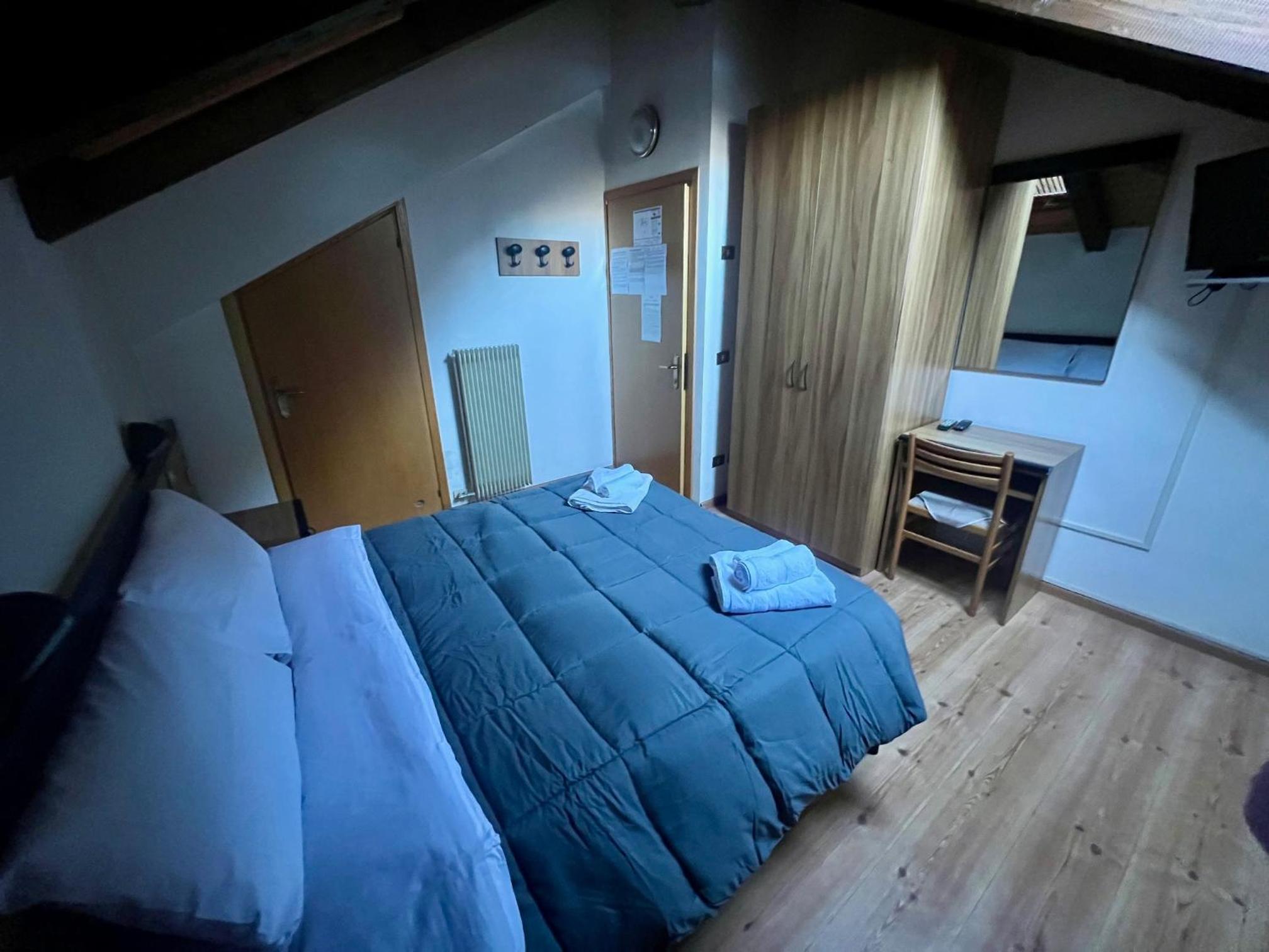 Economy Double Room photo 3